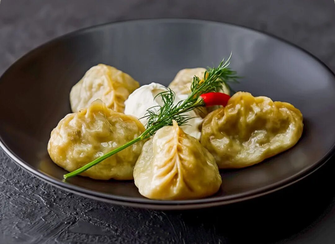 манты с чесночным соусом. манты. кайсеринские манты. манты с мясом лепка. дунганские манты.
