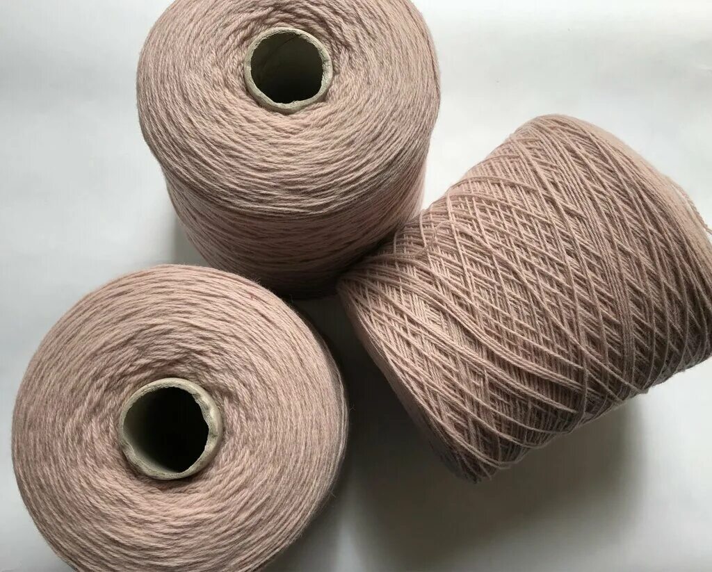 ровница вирджиния. тонкая хб пряжа. крученая шерстяная пряжа. крученая шерстяная пряжа. пряжа из волокон.