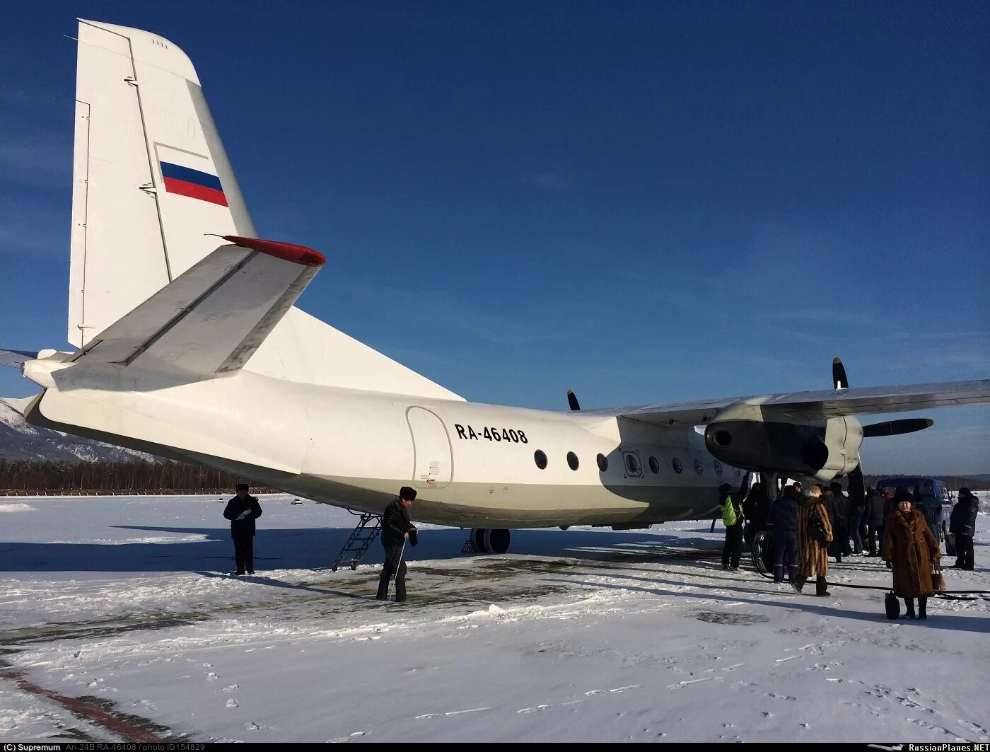 Авиабилеты таксимо. Аэропорт Таксимо АН-24. АН 24 Улан Удэ. АН-26 Таксимо. Таксимо Улан-Удэ самолет.