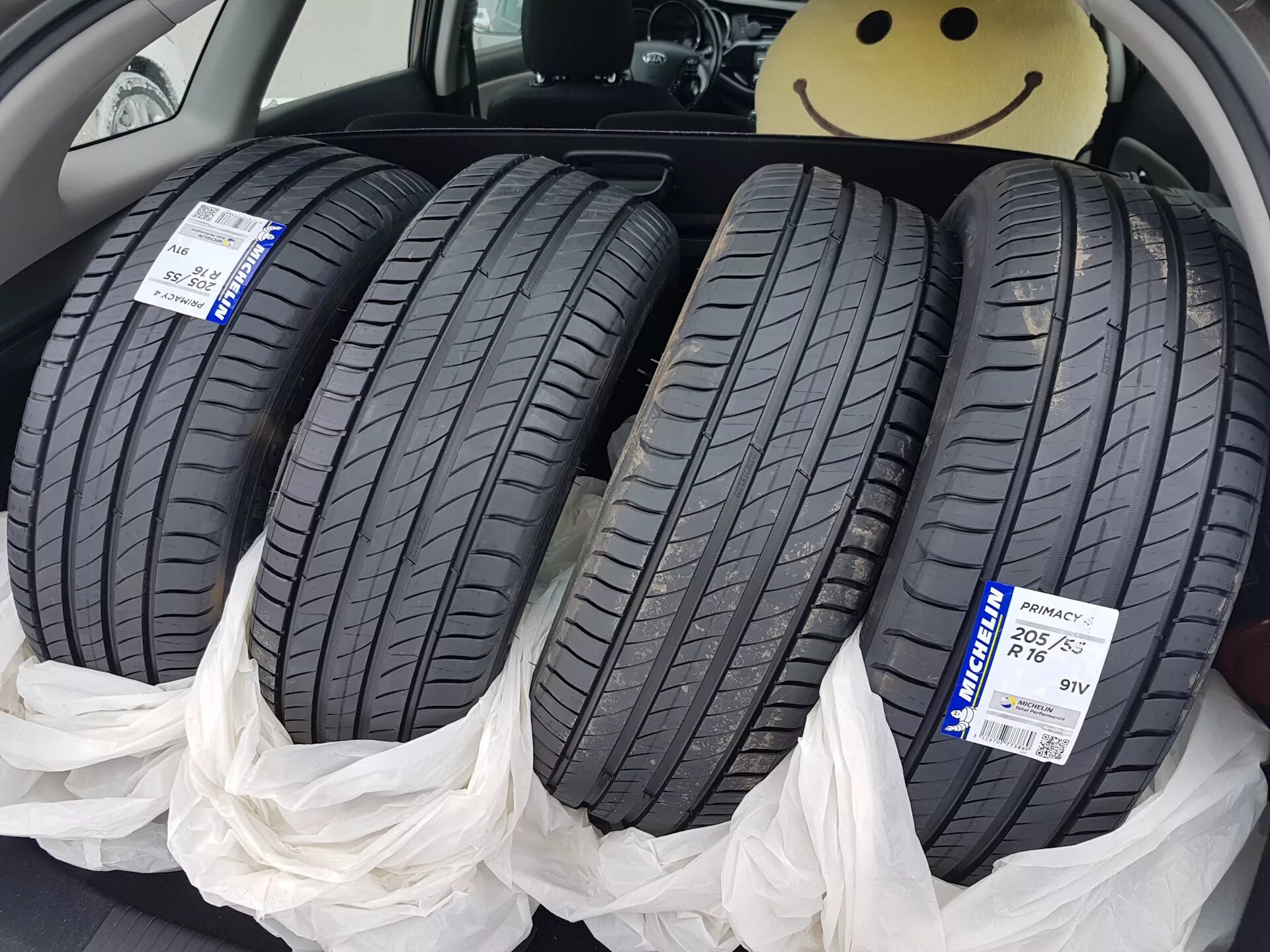 Купить новую резину r16. Мишлен Primacy 4. Michelin Primacy 4 225/55 r18. Шины Michelin Primacy 4. 205/55/16 Michelin Primacy 4.