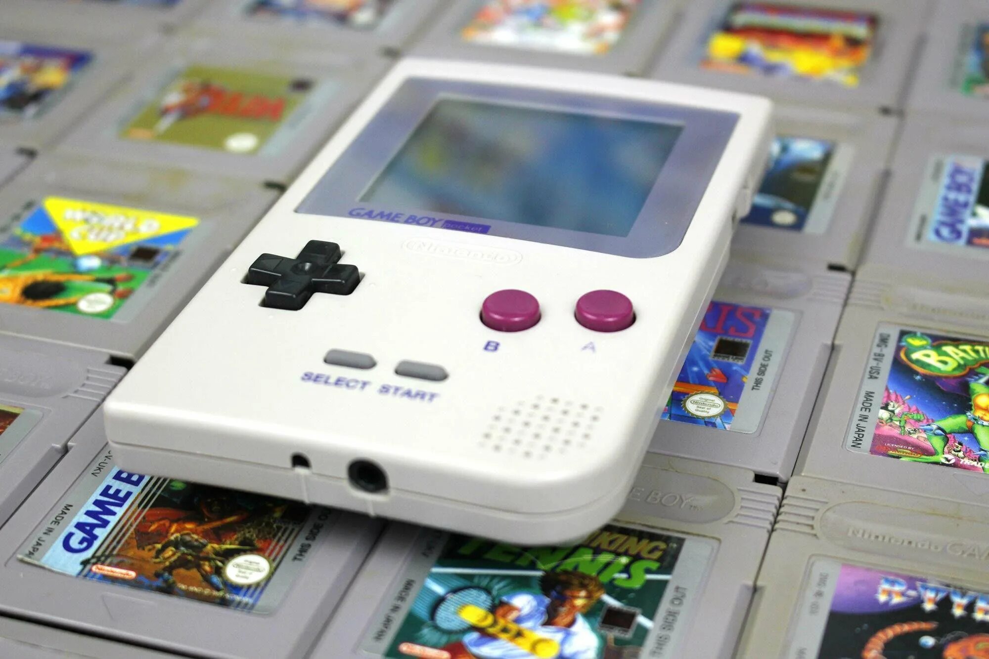 Game boy на русском. Геймбой от Нинтендо. Нинтендо геймбой ДС. Нинтендо первая игра. 8 Бит приставки геймбой.