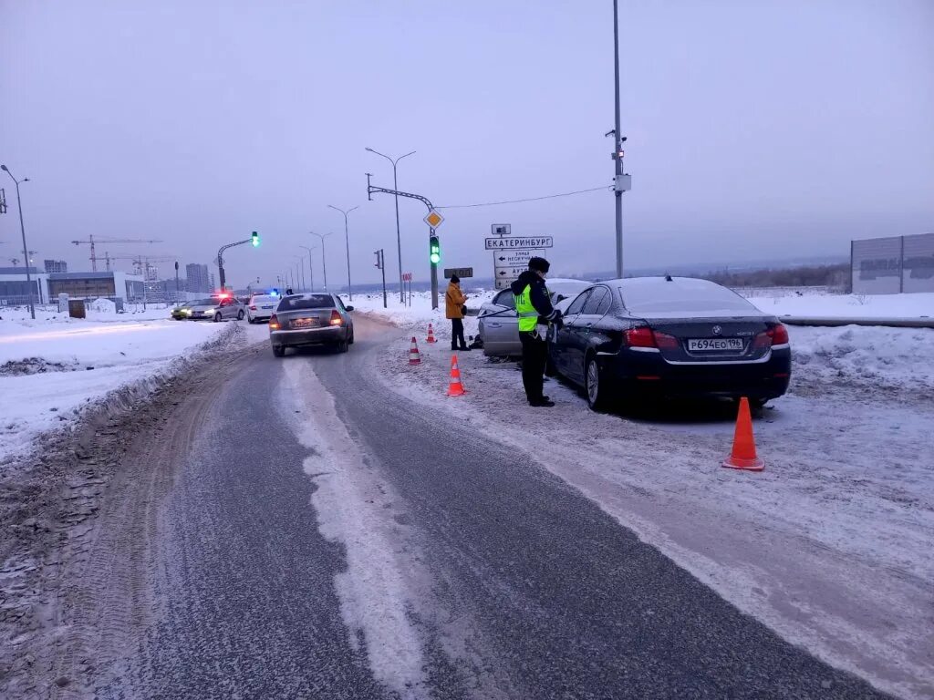 Авария в Солнечном Екатеринбург. 14 Февралязтп. Автоаварии Екатеринбург полиция. Новости дня аварии