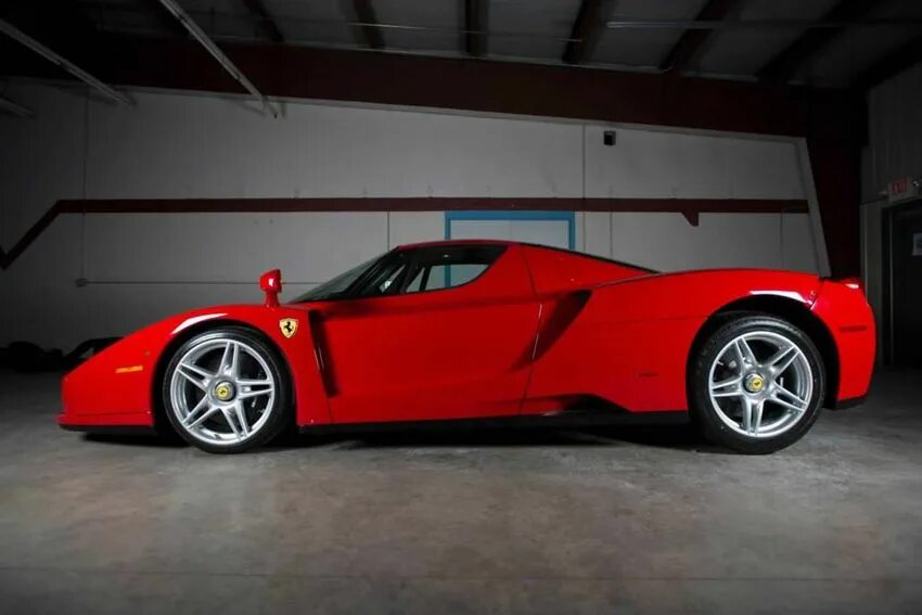 Enzo 1. Ferrari enzo 2003. бюджетные спортивные машины. битая феррари. enzo ferrari могила.