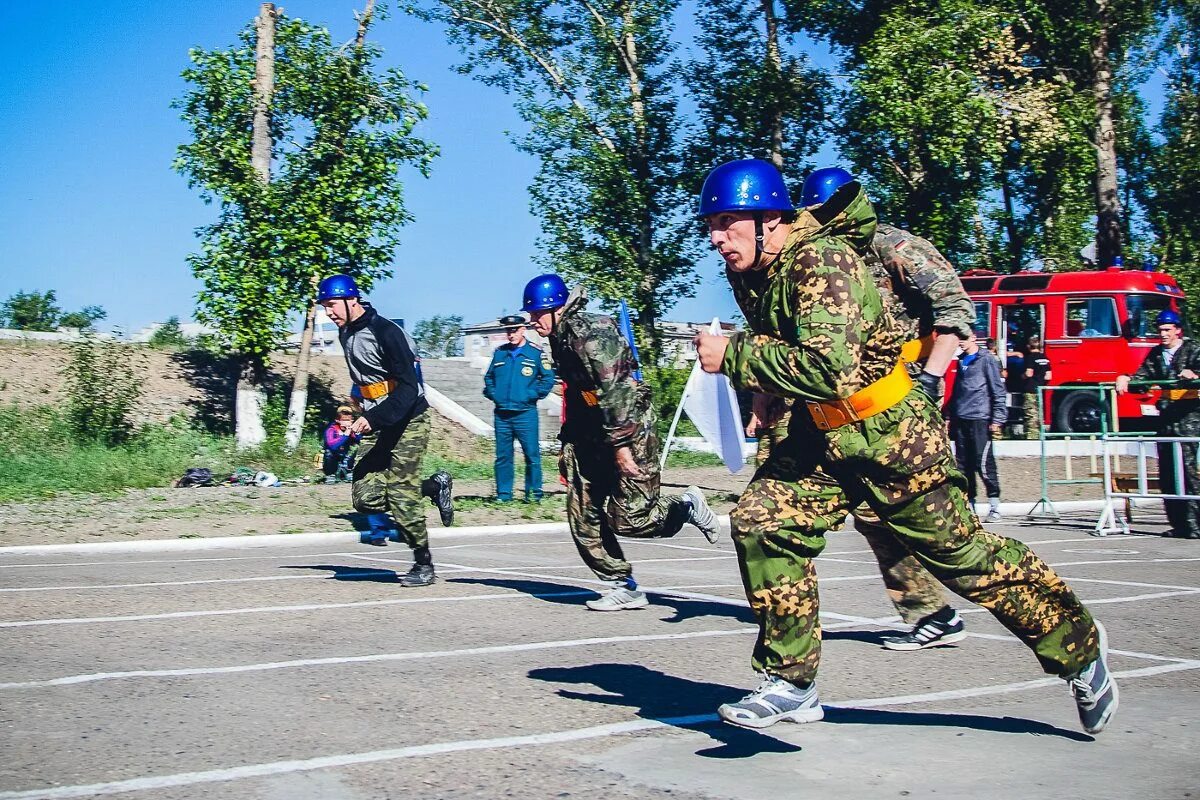 Военно спортивные игры в школе. Военно-спортивные игры. Зарница военно-патриотическая игра. Военизированная игра Зарница. Военно спортивные мероприятия.