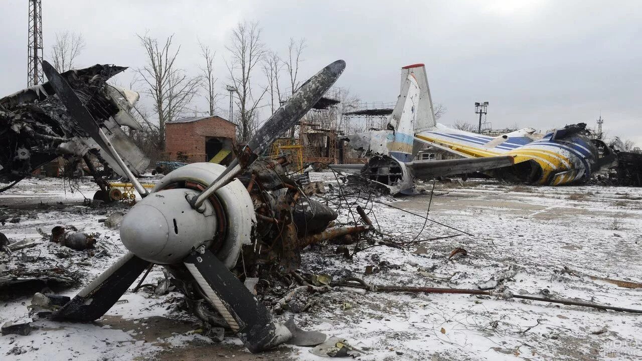 Разбитый аэропорт Донецк. Разрушенный аэропорт в Донецке. Аэропорт Донецк самолеты.