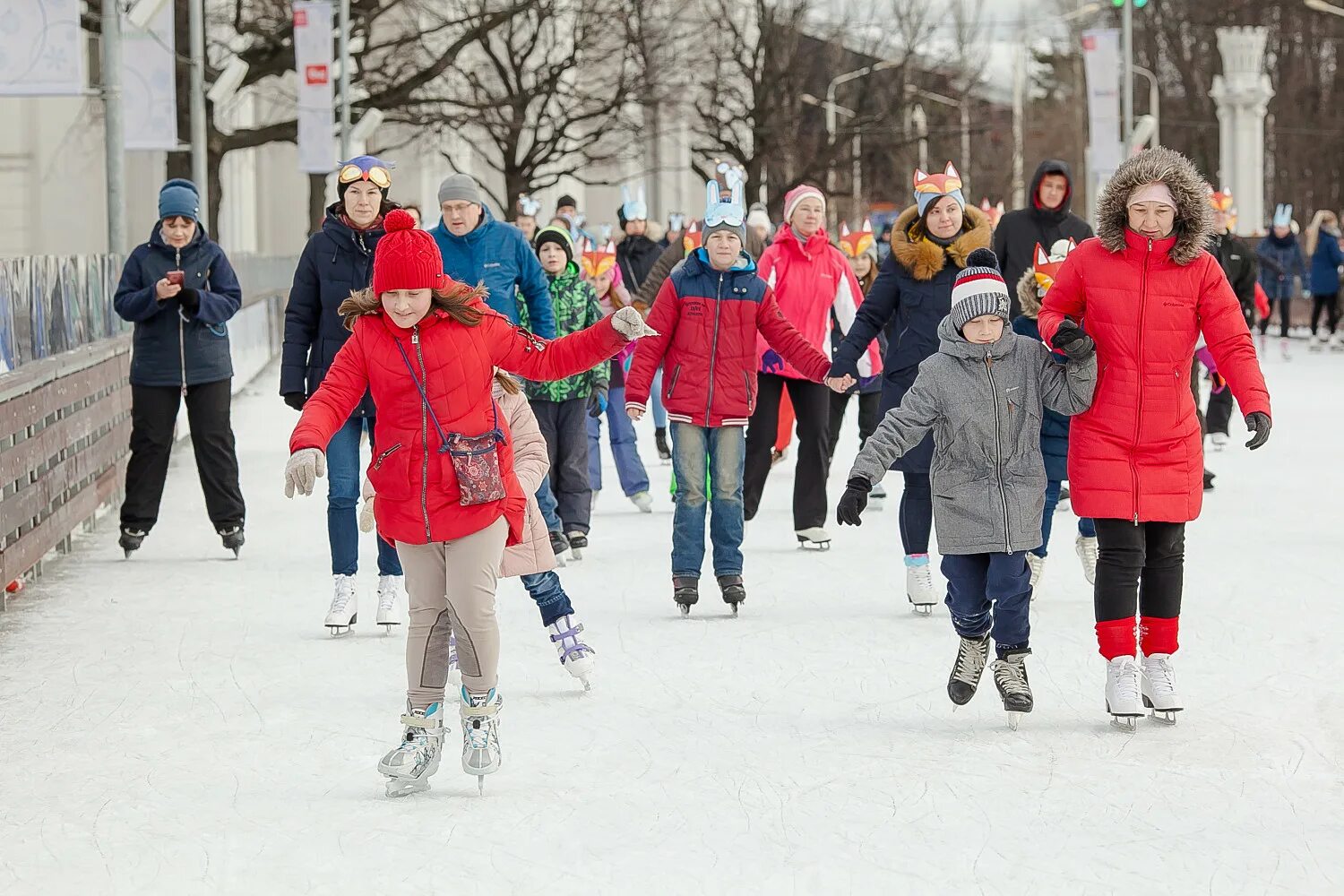 Работа вднх 8 января. Вднх зимой каток. Монреальский павильон на вднх в канаде. Парк вднх 2023. Вднх в москве декабрь 2021.