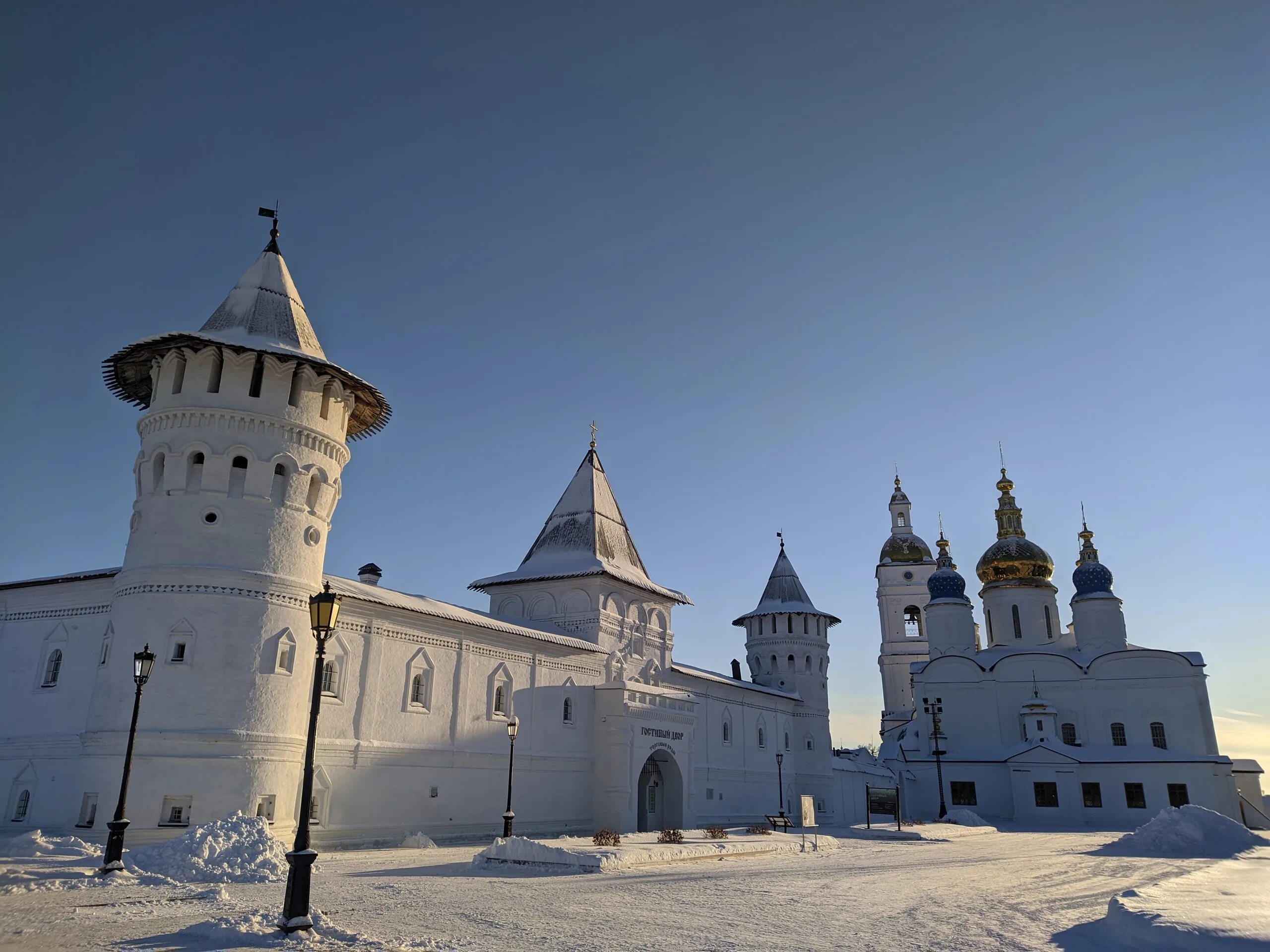 Тобольский кремль. Тобольский Кремль Тобольск. Сибирский Кремль Тобольск. Белокаменный Тобольский Кремль. Тобольск холм Кремля.