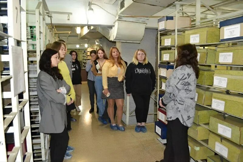 Зачем хранят работы в архиве вуза. Российский государственный архив новейшей истории (ргани). Ульяновский архив новой истории. Государственный архив новейшей истории. Перемещение архивных документов.