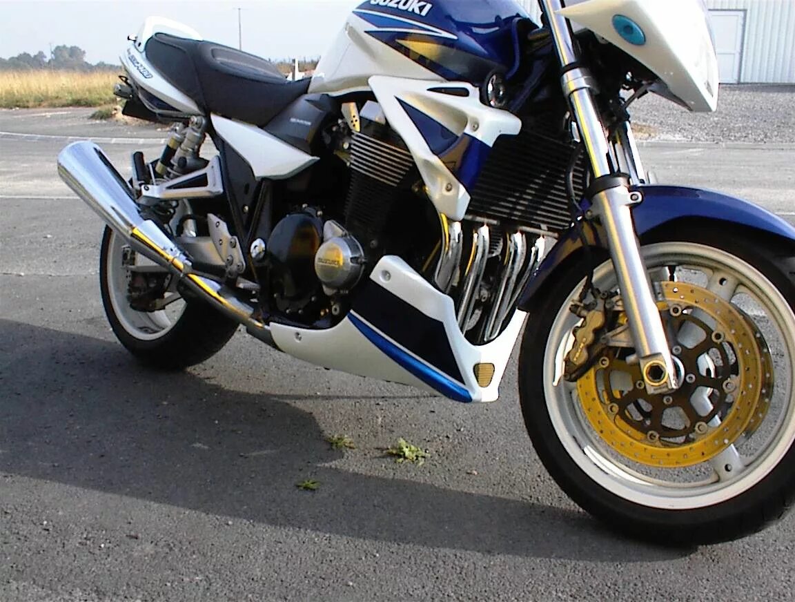 Gsx 1400. Мотоцикл Suzuki GSX 1400. Сузуки бандит 1400. Suzuki GSX 400 бандит. Мотоцикл Сузуки бандит 1400.