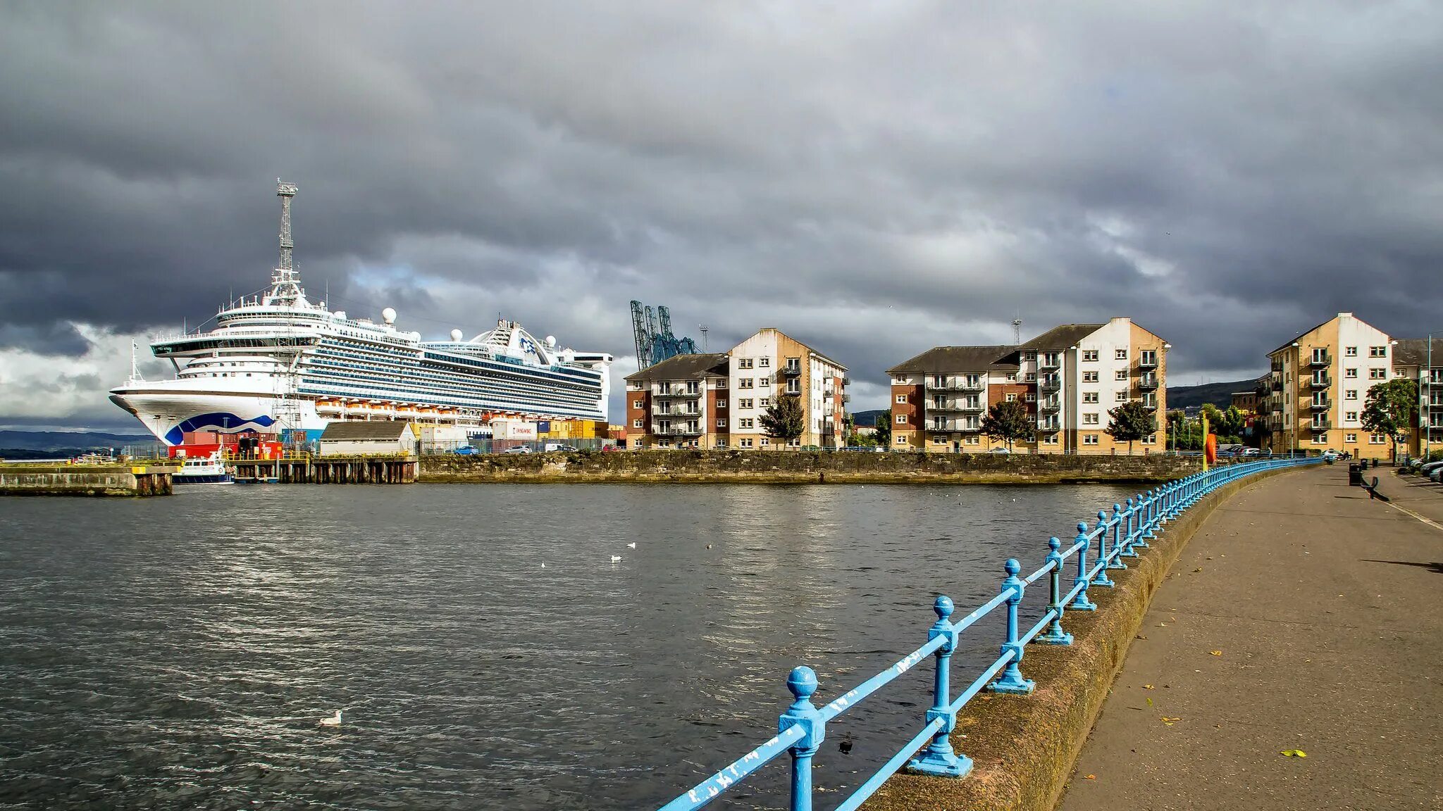 Остров мале мальдивы. Город порт на острове. Остров вануату. Южно сахалинск город корсаков. Корфу остров греция.
