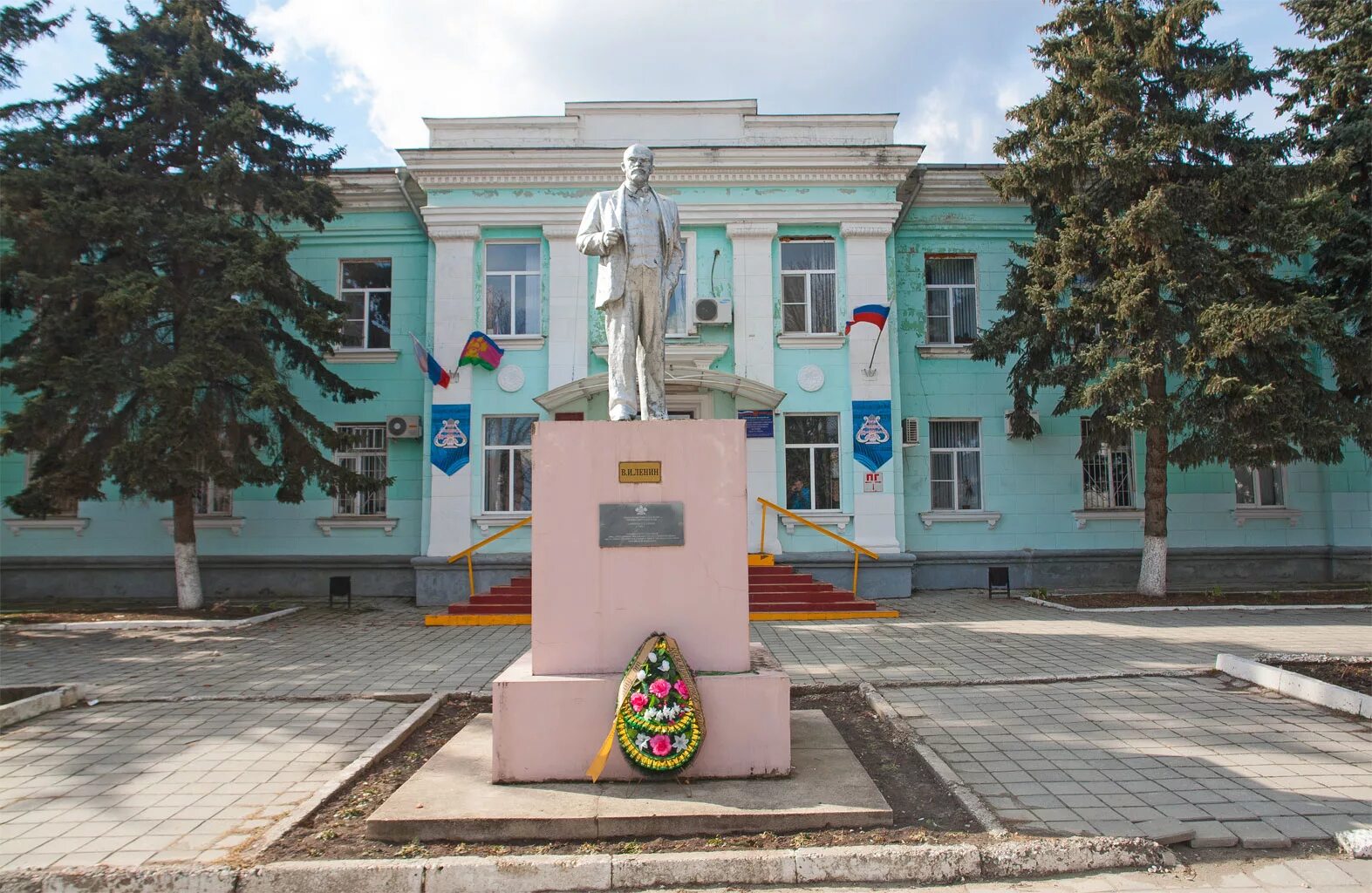 Памятники в лабинске. Город Усть-Лабинск Краснодарский край. Усть-Лабинск достопримечательности. Усть Лабинск Краснодарский край достопримечательности. Усть-Лабинский район достопримечательности.