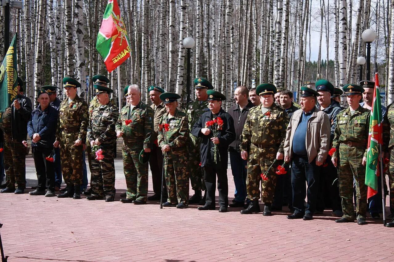 Добровольцы сво хмао. Пограничники Ханты-Мансийск. Памятник пограничникам в Ханты-Мансийске. Пограничник Медиев Ханты Мансийск.