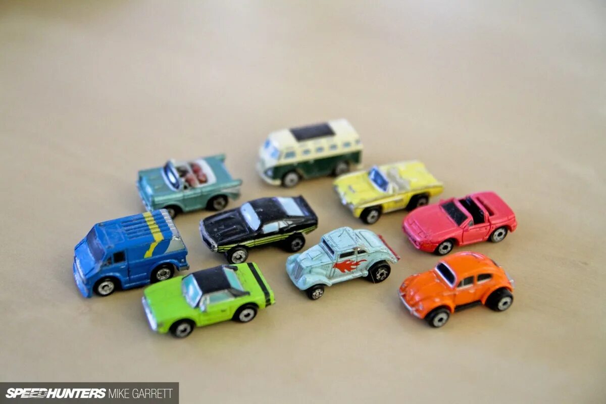 Микро машинка. Micro Machines Toyota Toy car. Микромашинки игрушки. Микро инерционные машинки. Микро машинки инерционные 90-х.