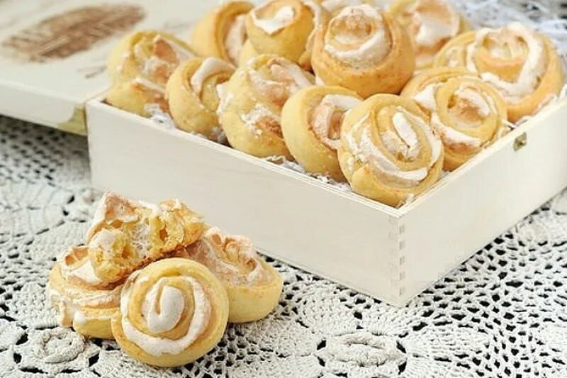 Печенье розочки с белковым. Песочное печенье розочки. Печенье розочки с белковым. Печенье розочки с творогом. Печенье розочка варенье.