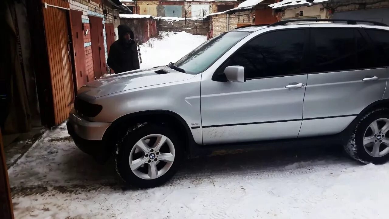 Х5 е53 бимка. Бмв х5 е53 серебристый тонированный. бмв x5 e53 тонированный. bmw x5 e53 серебристый в тонировке. bmw e53 тонированный.