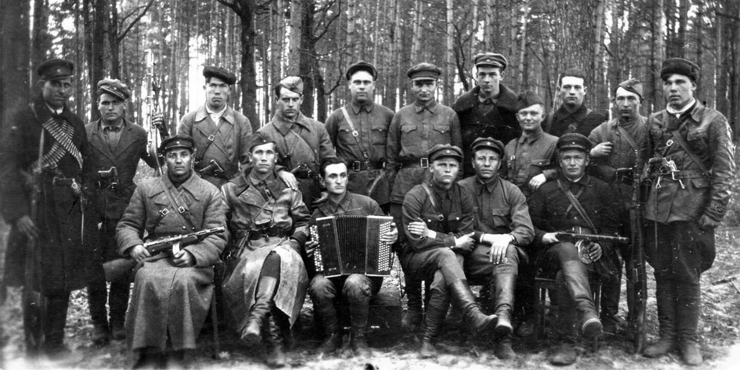 Отряд бывший. Азовский партизанский отряд сахаров. партизанские отряды 1941. эсманский партизанский отряд. партизанский отряд брянские леса.