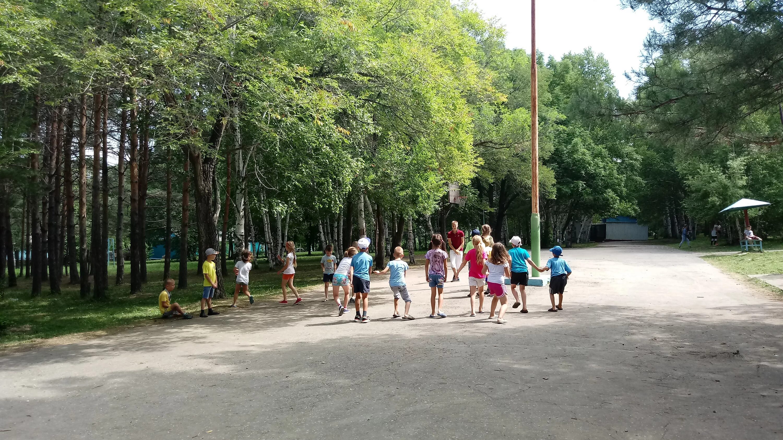 Лагерь на охоте. Самарканд дальний лагерь городок. Самарканд дальний лагерь. Дальняя дол. Лагерь горный приморский край евсеевка.