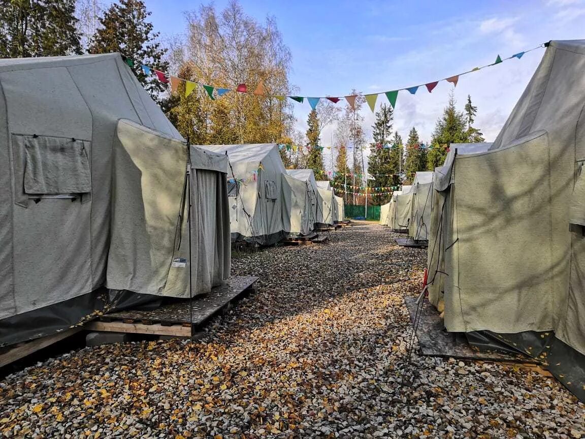 Палаточный лагерь имени Олега Кошевого. Палаточный городок Чебаркуль. Палатки для палаточного лагеря. Стационарная палатка. Camping name