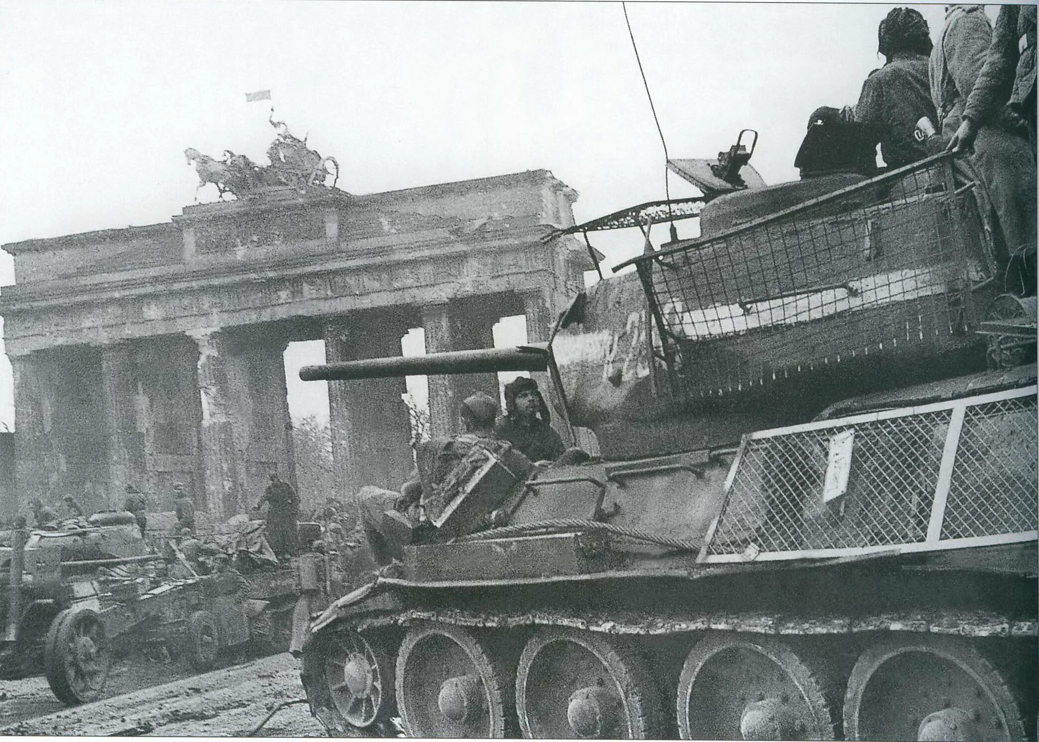 Немецкие танки в советских фильмах. Т 34 85 В Берлине. Т 34 85 битва за Берлин. Т 34 85 штурм Берлина. Т 34 85 экранированный.