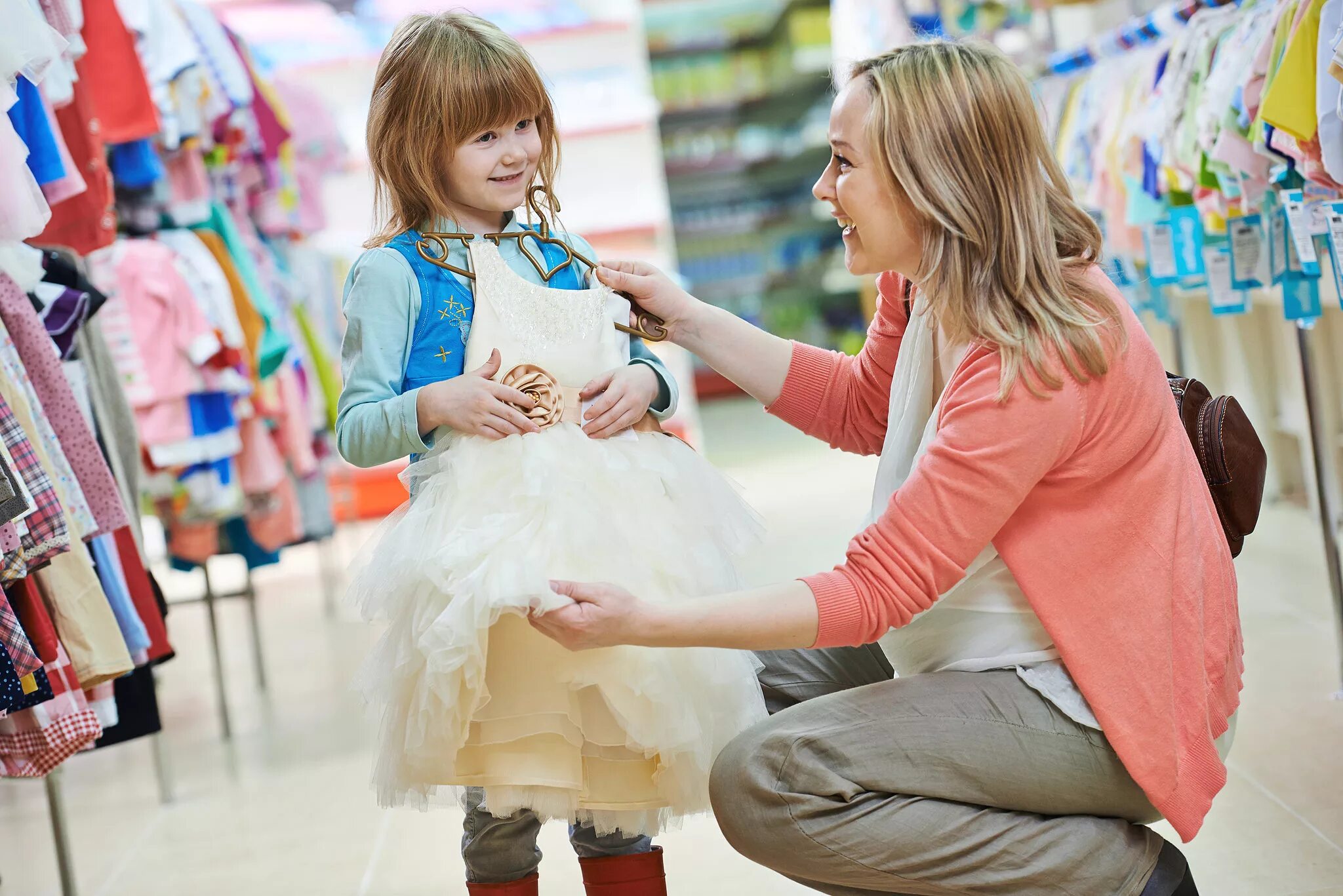 Одежда для детей. Дети шоппинг. Детские товары одежда. Детские одежды. Ребенок бай