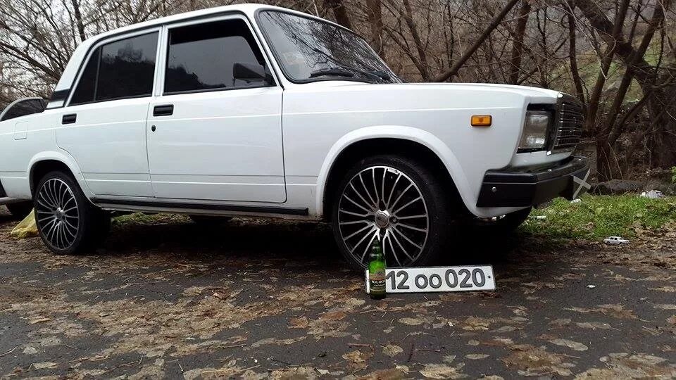 Всмпо алькор р15 на ваз 2107. Ваз 2107 r15. Ваз 2107 на гранта дисках. Диски р15 от гранты на ваз 2107. Ваз 2107 на дисках от гранты спорт.