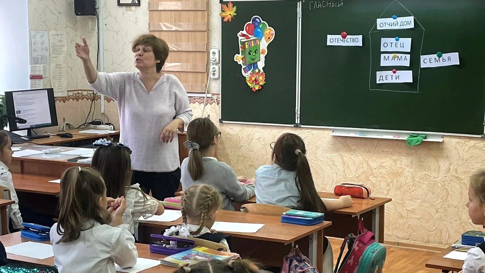 Разговор о важном октябрь 2025. Занятия татарстана. классный час, посвященный дню города армянска. синезерская сош 2025 день отца. 2011 год школа 10 казань.