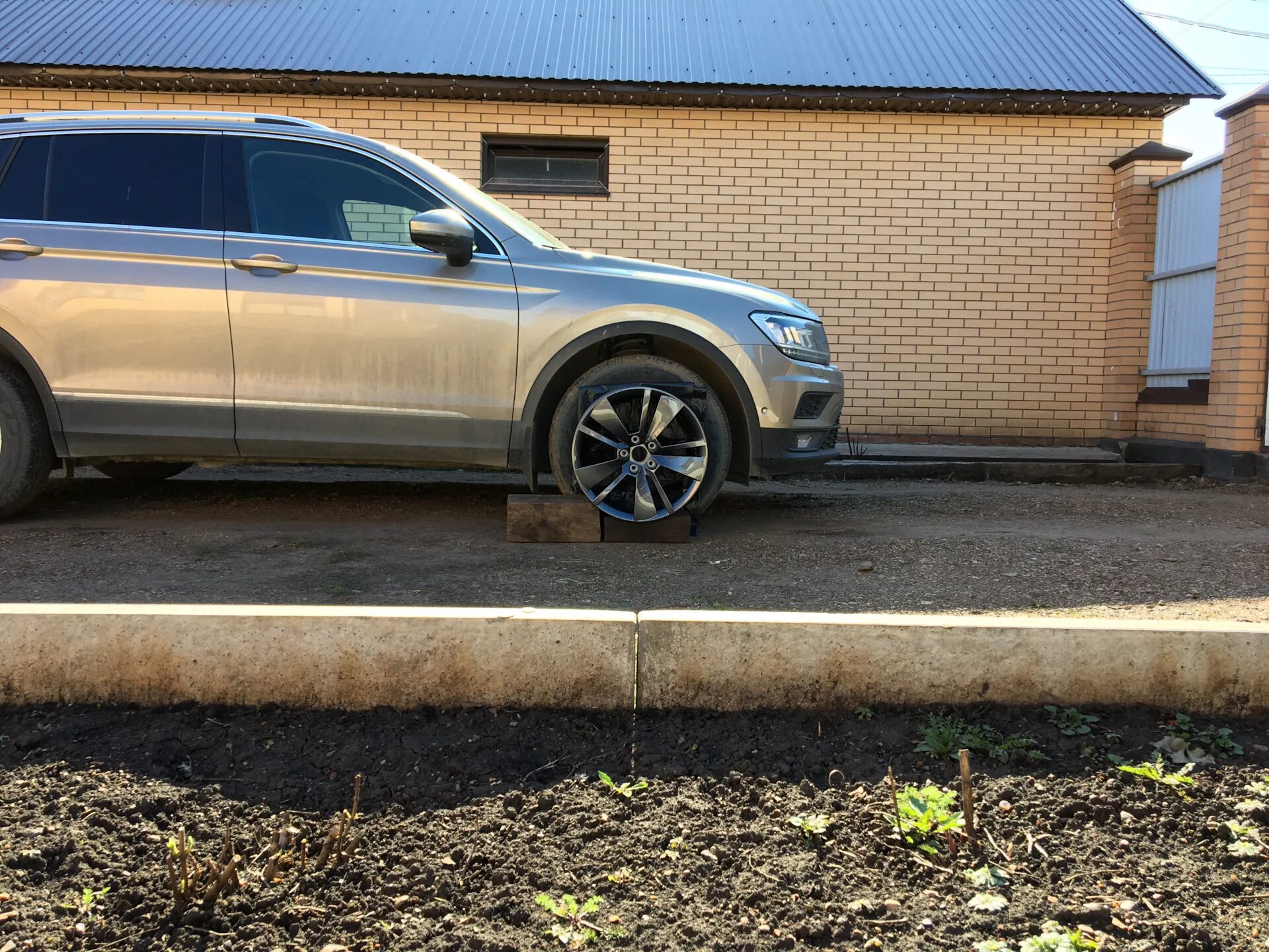 Диски volkswagen tiguan r18. Фольксваген тигуан 2 диски. Колеса тигуан r18. Колеса тигуан r18. Диски volkswagen tiguan r18.