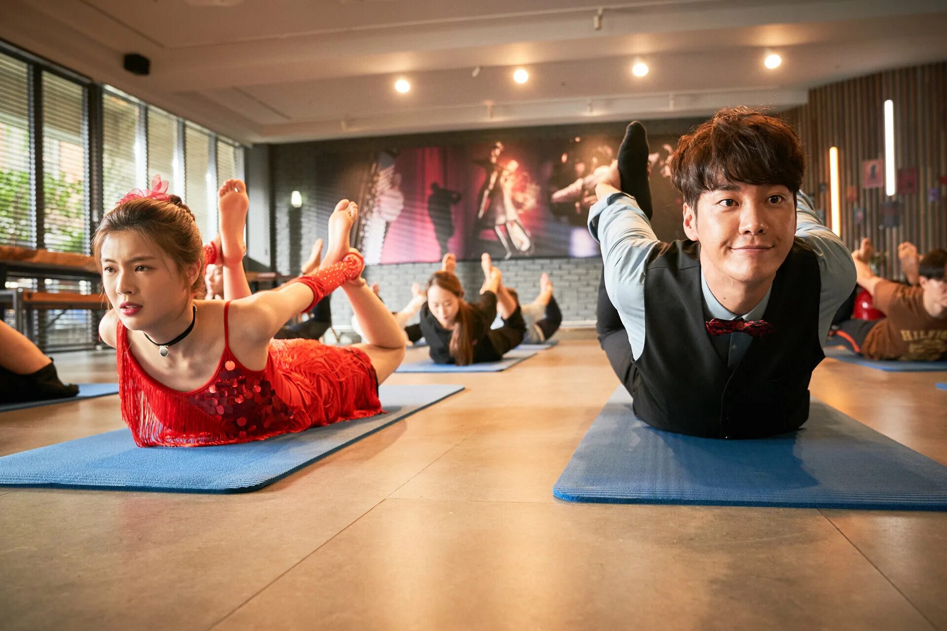 Миссия выполнима фильм 2021 корея. Миссия выполнима фильм 2021 корея. Миссия выполнима фильм корея. Миссия выполнима фильм 2021. Ким су хен тайная миссия.