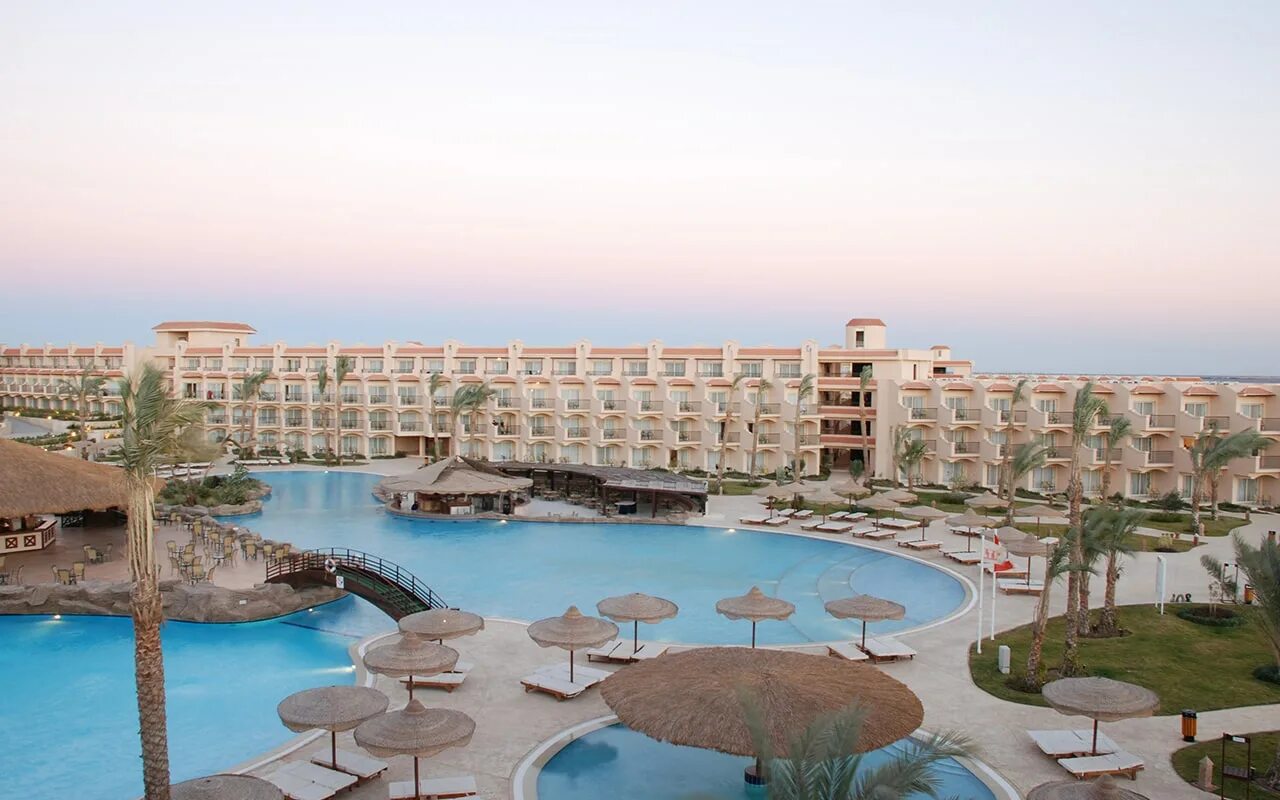 Dessole Pyramisa Египет. Египет Pyramisa Sahl Hasheesh. Отели в Хургаде Египет Pyramisa Beach Resort Sahl Hasheesh 5. Дессоле Саль Хашиш Хургада. Тур пирамиса сахл хашиш хургада банк туров