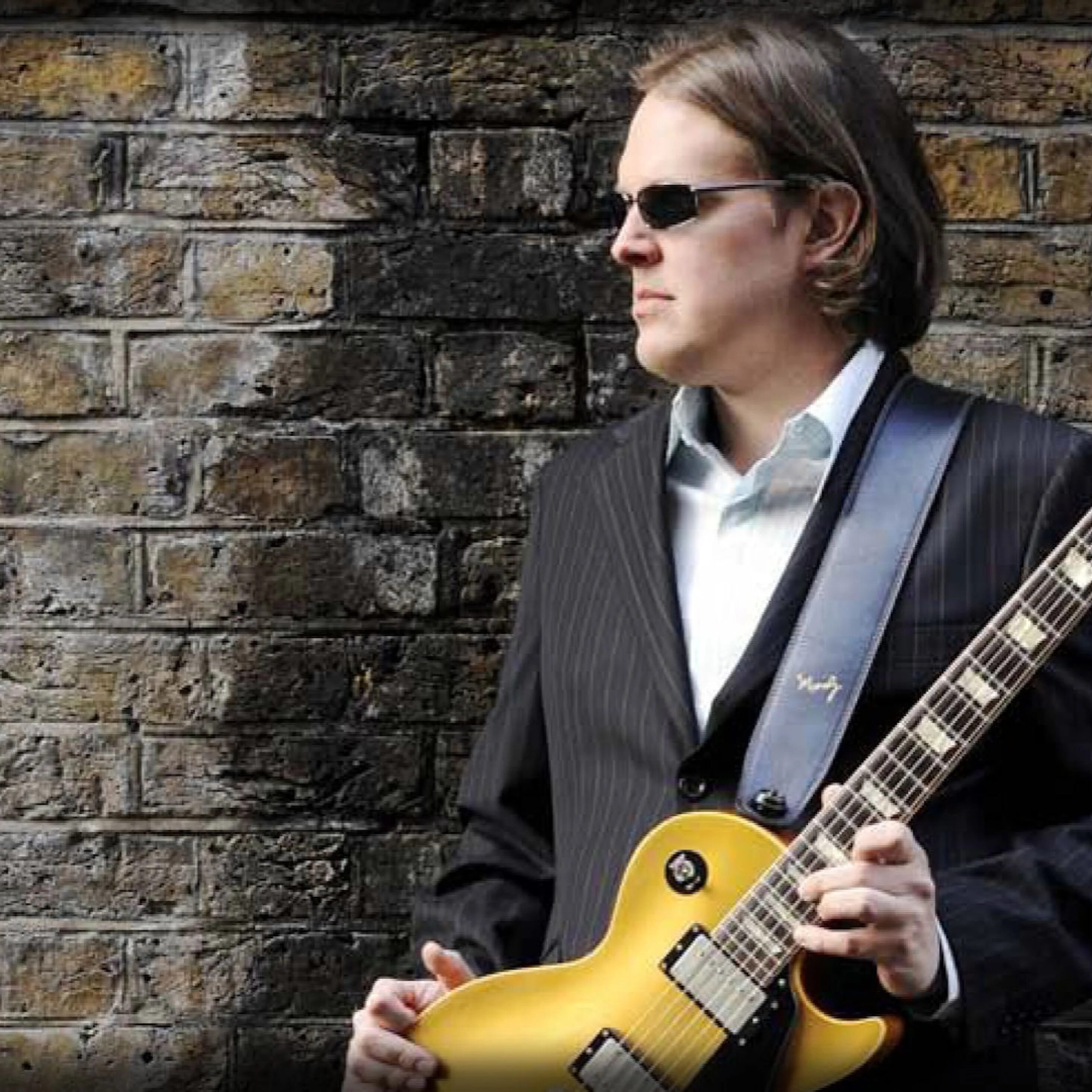 Joe Bonamassa гитарист. Басист Joe Bonamassa. Joe Bonamassa фото. Джо Бонамасса 2022. Блюз джо бонамасса