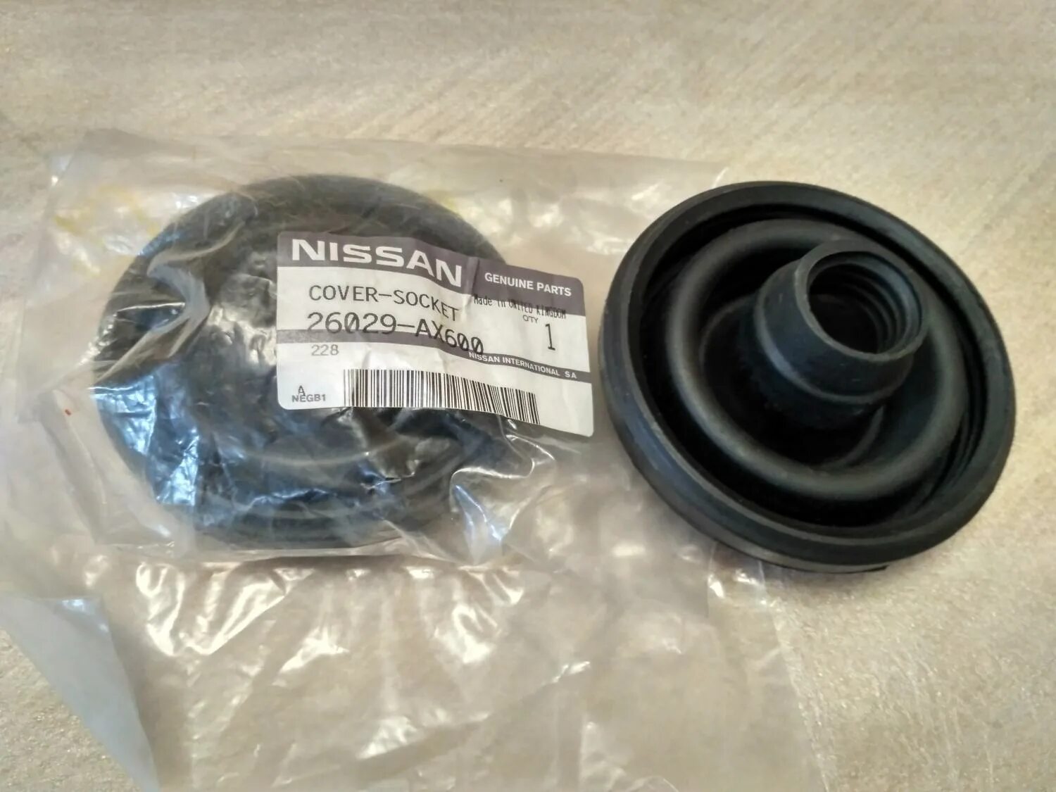 Чашка опора амортизатора переднего солярис 2013 год. Nissan 26029-ax600. Пыльник фары ниссан. Пыльник на фару ниссан ноут. Пыльник фары спарк 2007.
