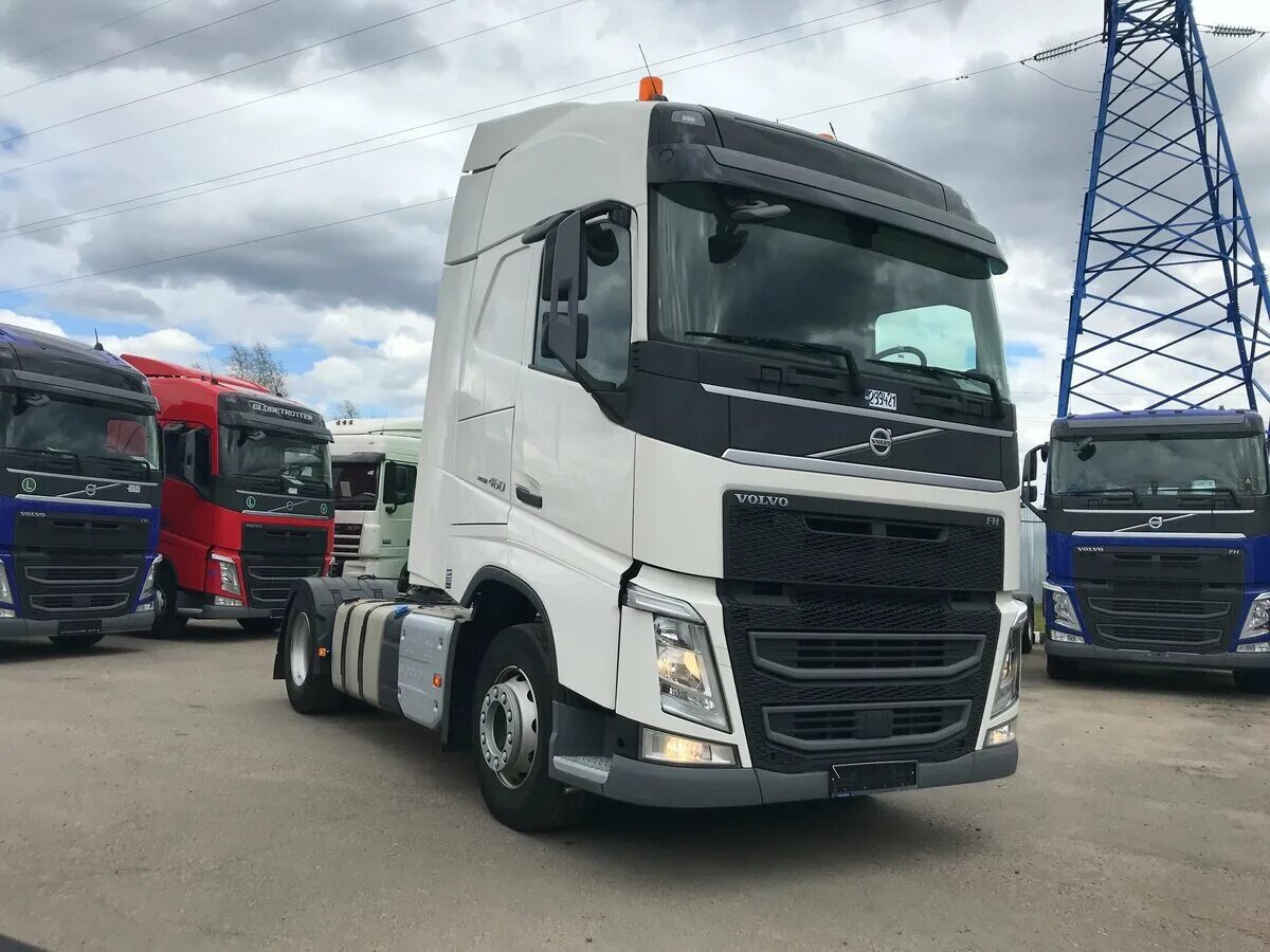 Купить вольво б у россия. Седельный тягач Volvo FH. Volvo fh13 седельный тягач 2014г. Седельный тягач Вольво Вольво. Грузовой седельный тягач Volvo FH.