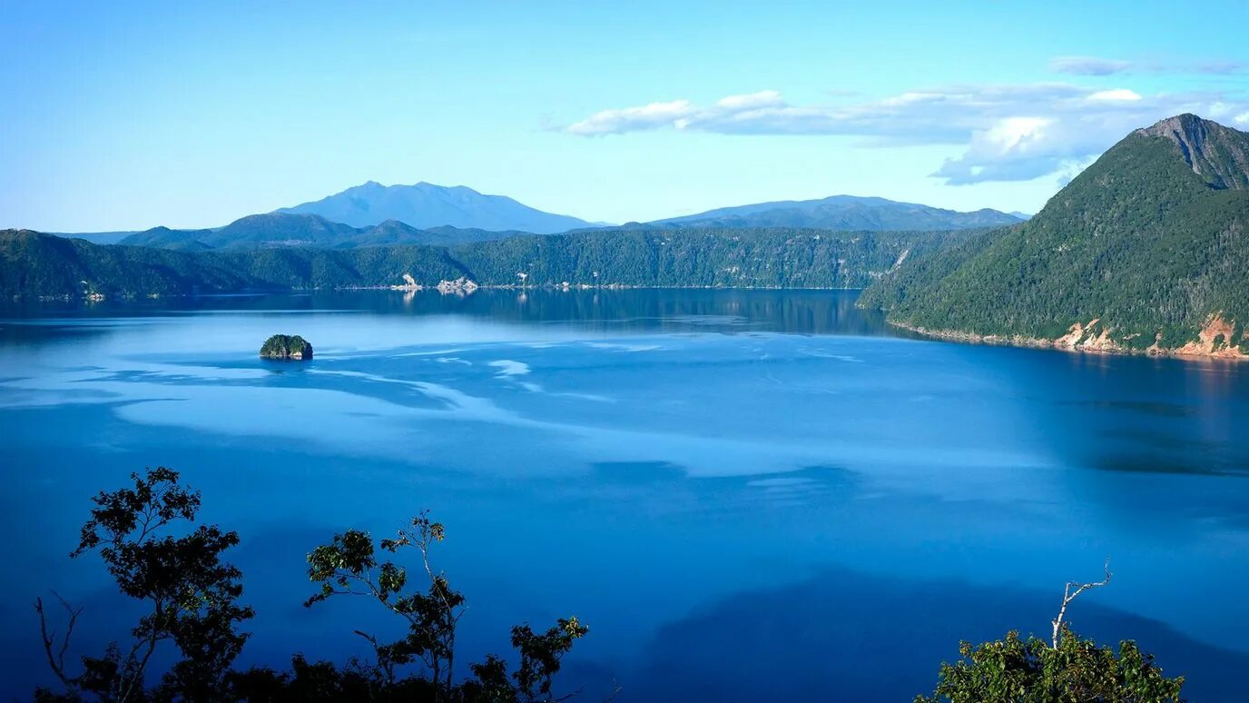 Ashi lake. Озеро бива в японии фудзияма. Национальный парк фудзи-хаконэ-идзу храмы. Национальный парк фудзи-хаконе-идзу. Парк хаконе в японии.