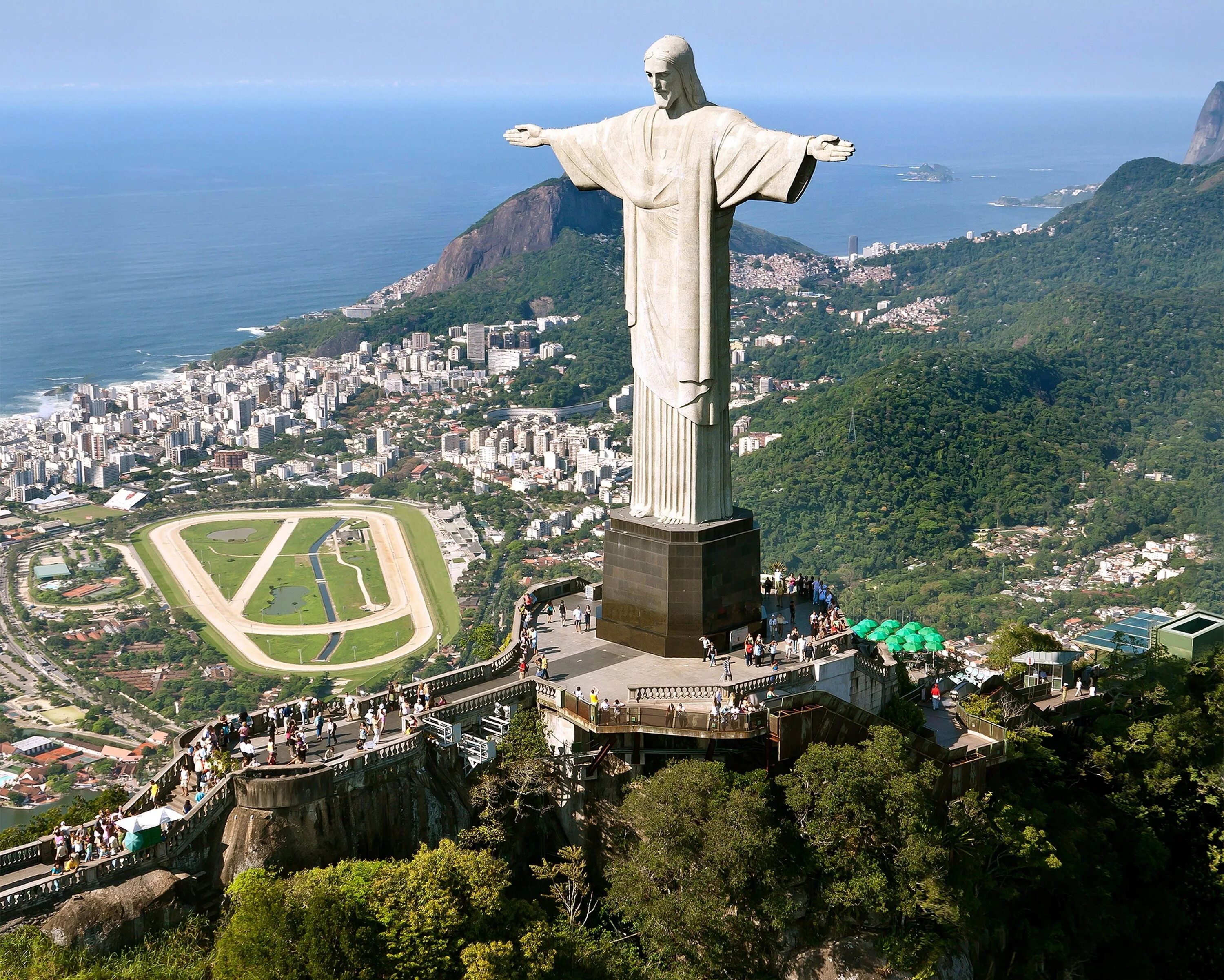 Памятники бразилии. Христос Искупитель Рио де Жанейро. Статуя Христа-Искупителя Бразилия. Статуя в Рио-де-Жанейро. Христос-Искупитель Рио-де-Жанейро, Бразилия.