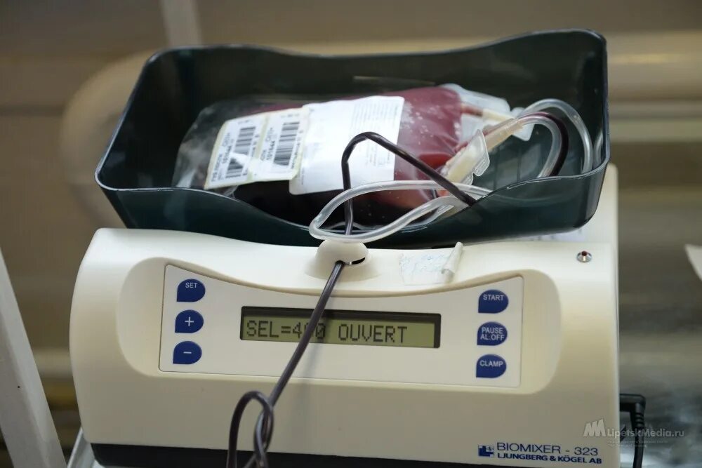 Донорская кровь адреса. Станция переливаниикрови в Ельце. Запаечная машина переливания крови. Переливание крови Елец. Встряхиватель-качалка для донорской крови.