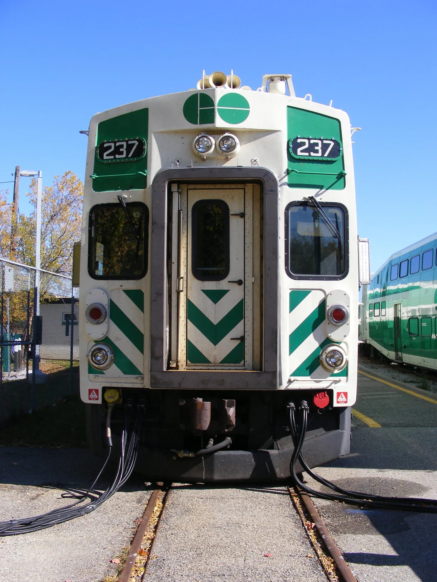 Поезд go Train. Канада go Train. Go Transit. Train Cab car.