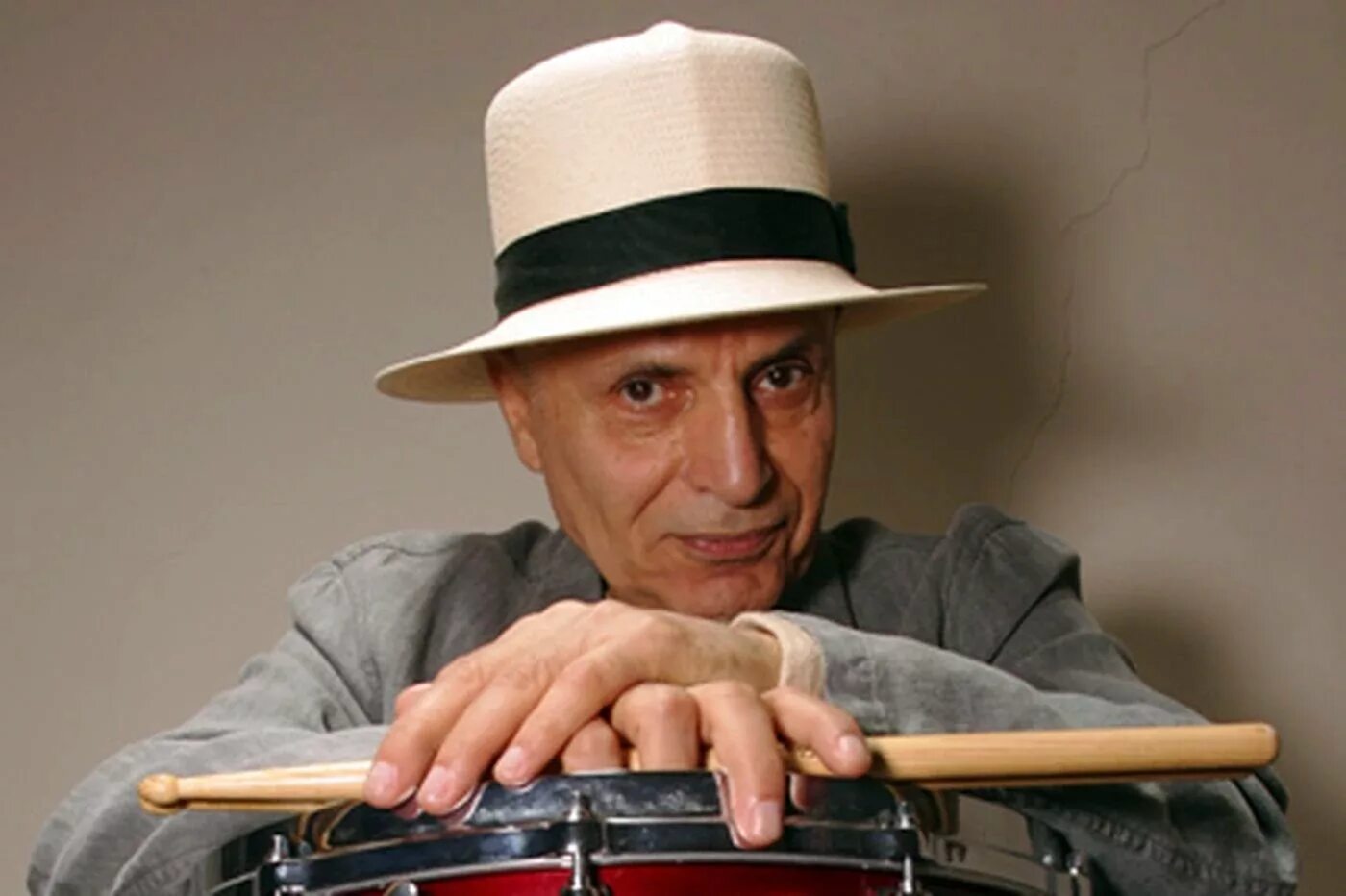 Paul first. Paul Motian. 2000 + One Paul Motian. Пол Мотиан и Билл Эванс. Alitgh Motian.