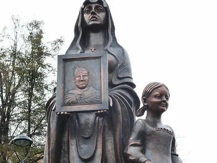 Памятников 7