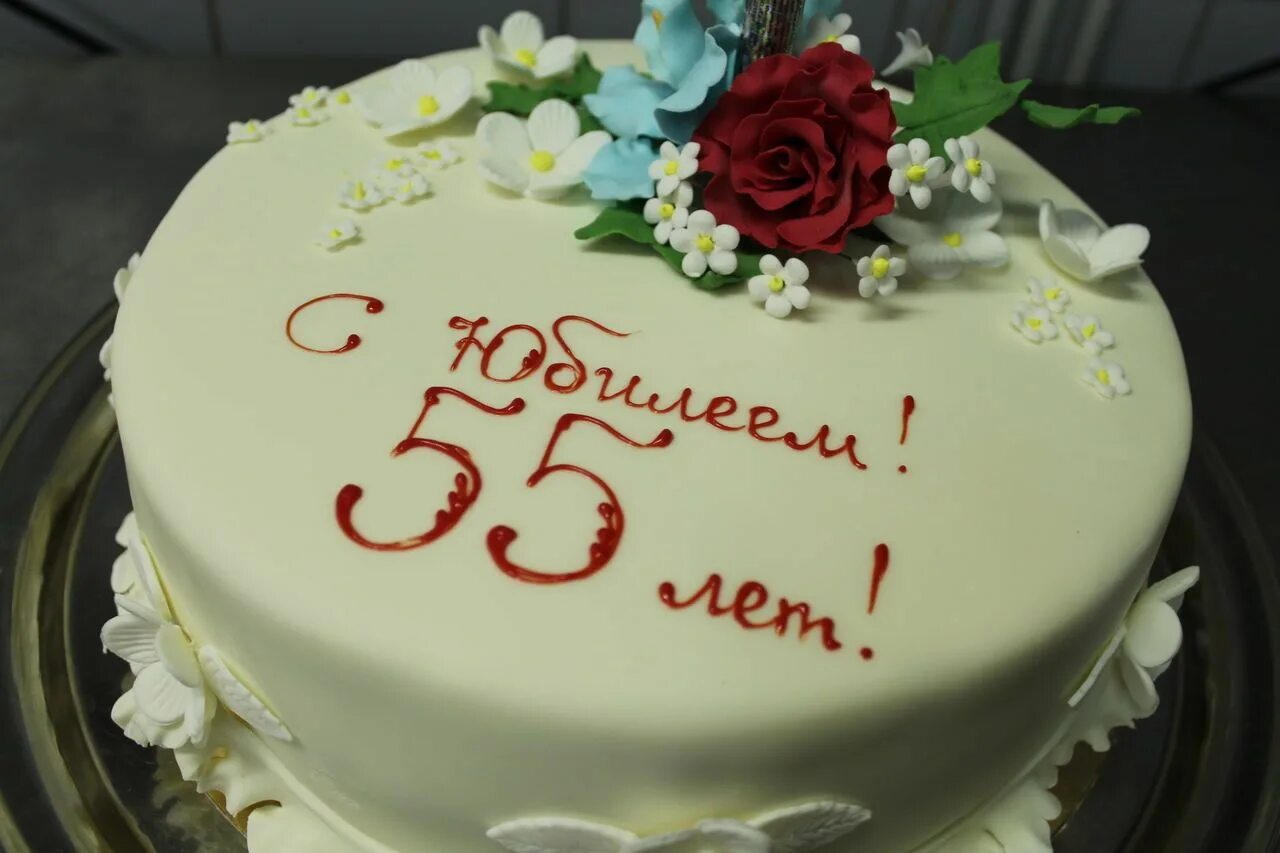 Торт на 55 лет мужчине. Торт маме на день рождения. Торт на день рождения женщине. Торт маме на день рождения. Торт на день рождения маме на юбилей.