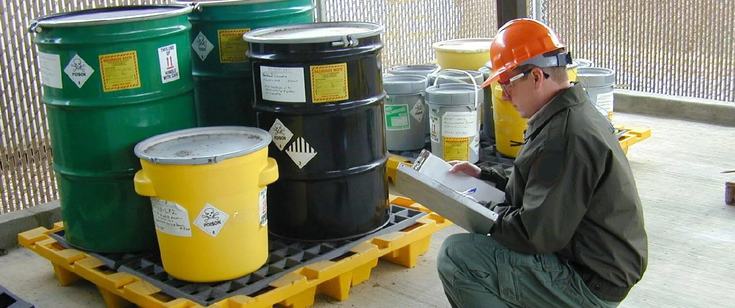 Отходы 1 класса утилизация. Утилизация опасных отходов. утилизация химических отходов. хранилище химических отходов. утилизация опасных химических отходов.
