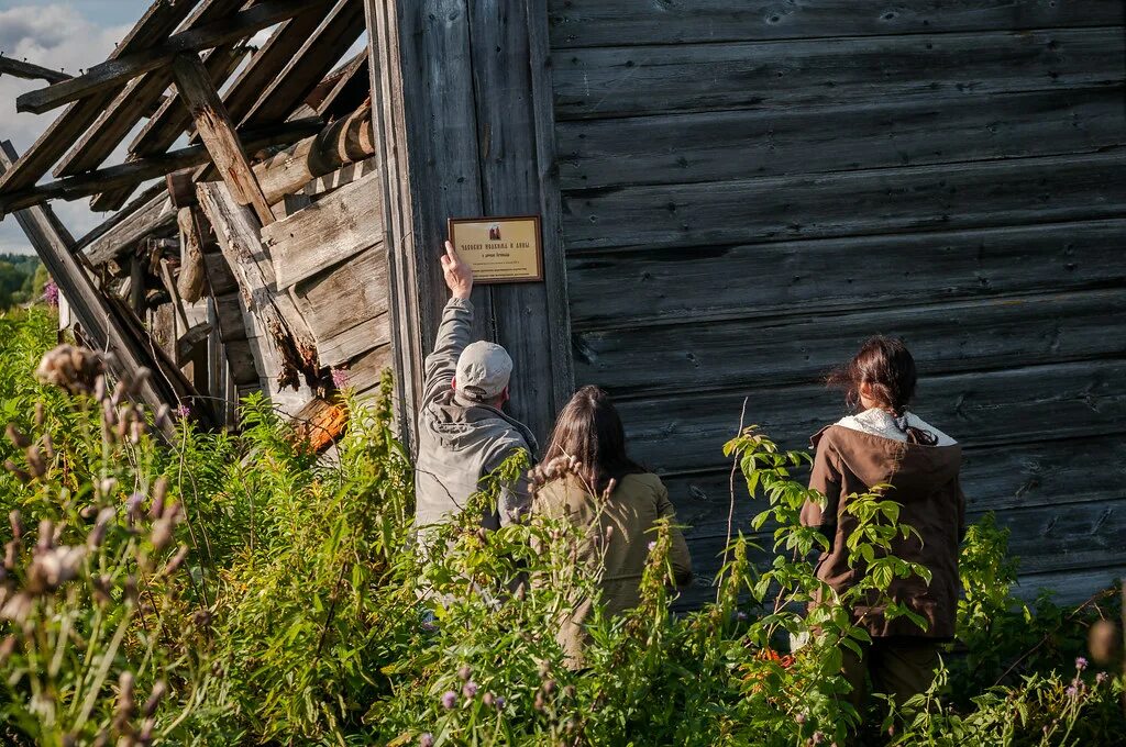 Забыты народ. Покинутая деревня. Жизнь в заброшенной деревне. Одинокие жители заброшенных деревень. Люди в заброшенных деревнях.