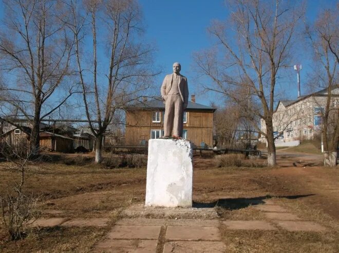 Погода карагай пермский край на 14. Село Карагай Пермский край памятник Ленину. Памятники села Карагая Пермский край. Памятник Ленину в Карагае Пермского края. Памятники Ленину в Карабаше.