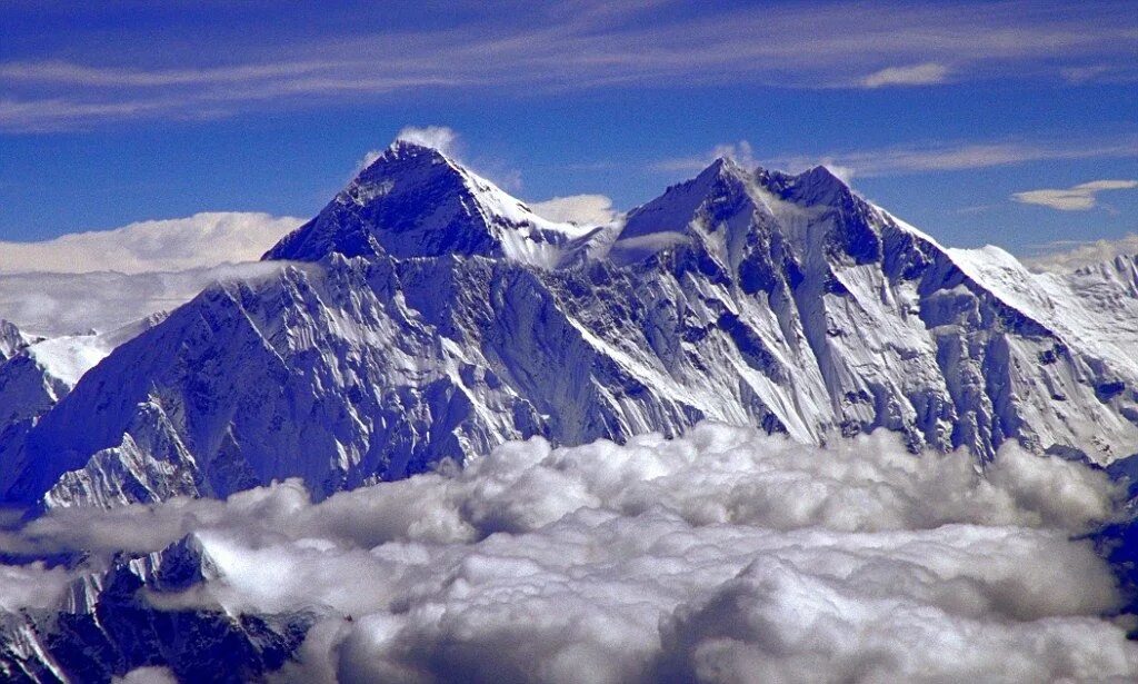 Гималаи. Джомолунгма. Гора Эверест. Непал Эверест. Самая высокая гора Эверест.
