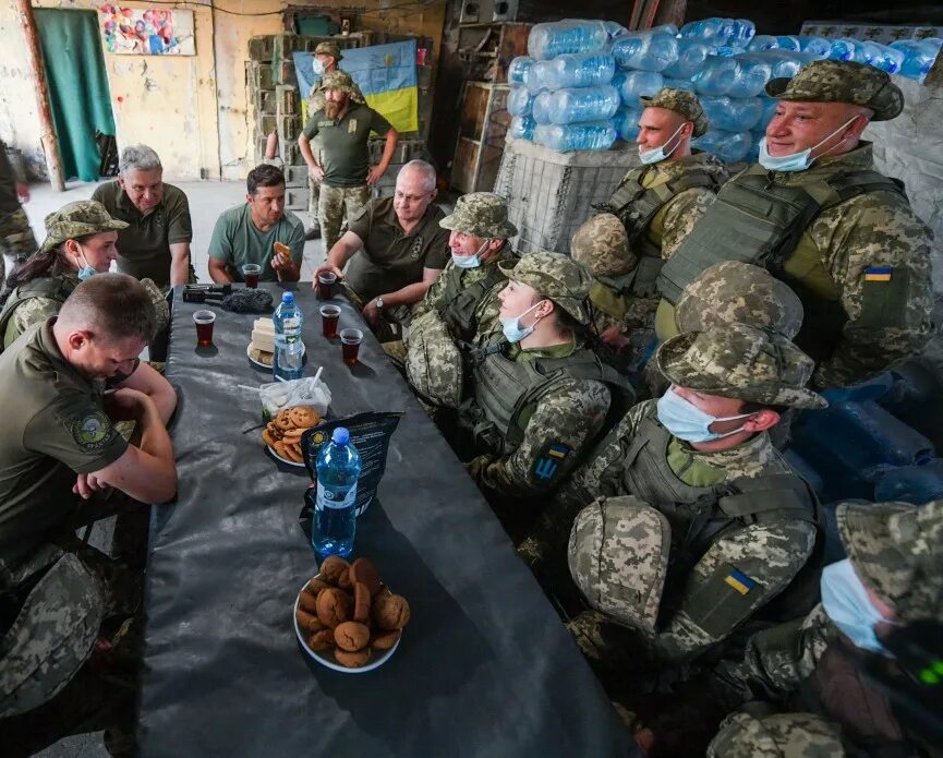 Свежие новости с передовой. Украинские военные на передовой. Украинские военные на Донбассе. Украинские солдаты на передовой. Украинские солдаты наипередовой.