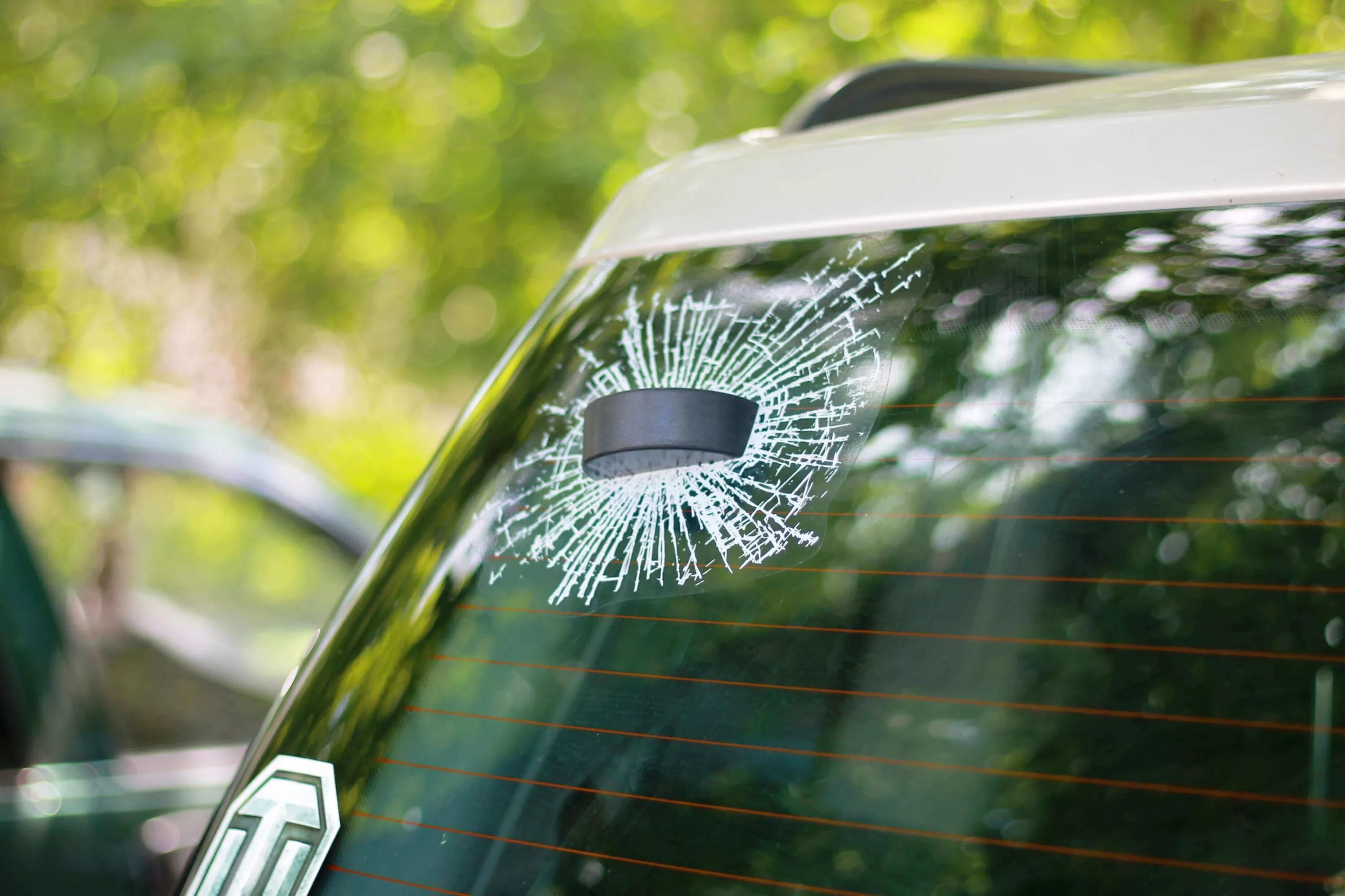 Как называется стекло в машине. Акцент хендай задняя форточка. 3110 заднее стекло. Части лобового стекла автомобиля. Части автомобиля названия.