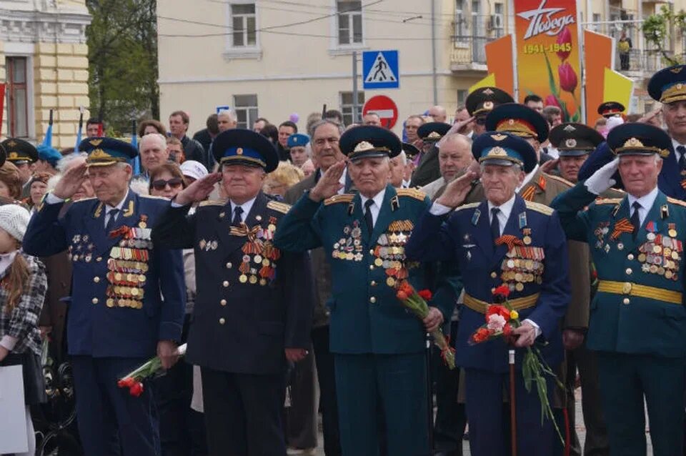 Когда ветераны идут на парад. Ветераны на параде. Ветераны на параде Победы. Ветераны на параде 9 мая. Ветераны в строю.