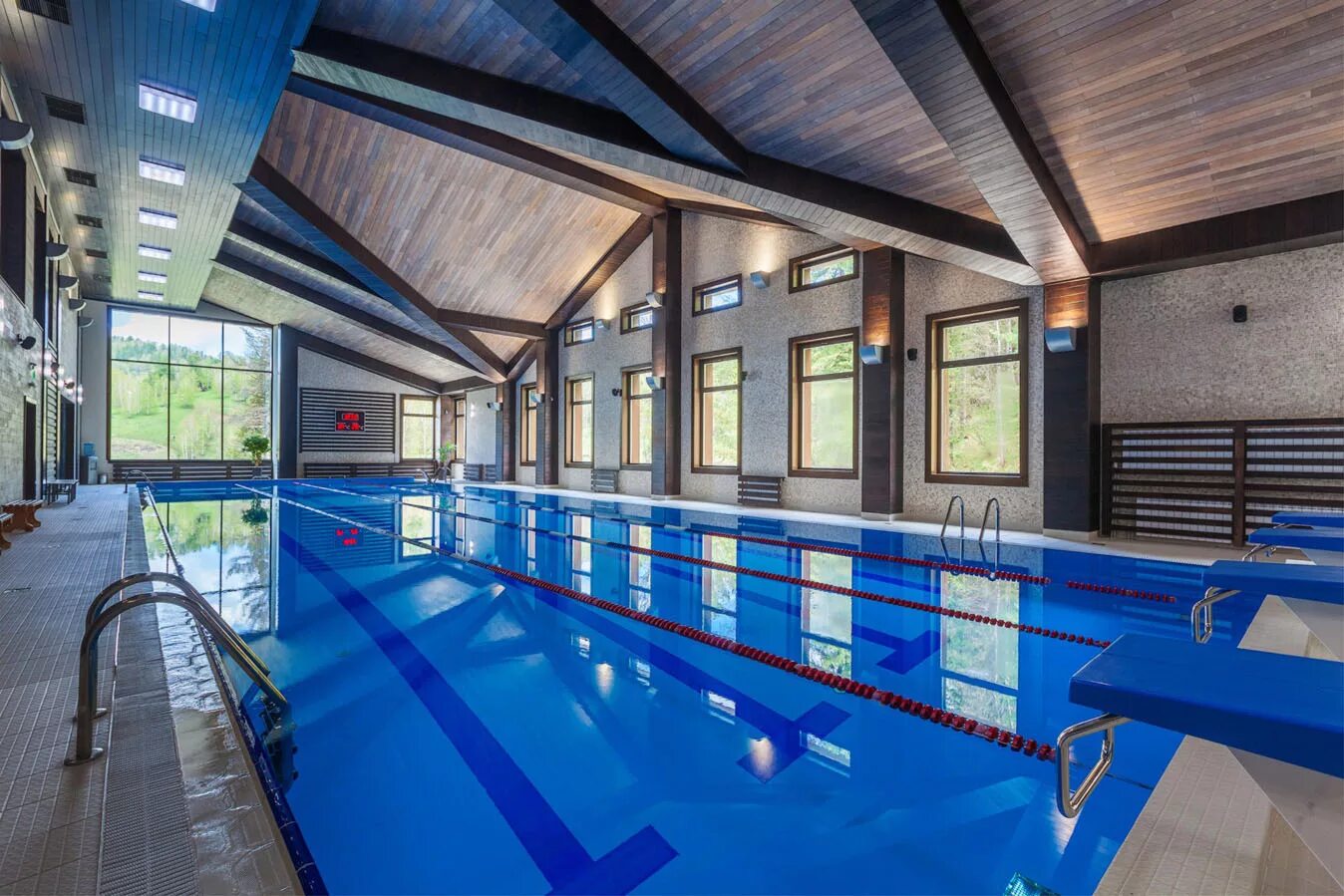 Бассейн царская охота горный алтай. Алтайская ривьера озеро ая. Алтай пэлас бассейны. Урлу аспак алтай резорт. Алтай гостиницы с бассейном.