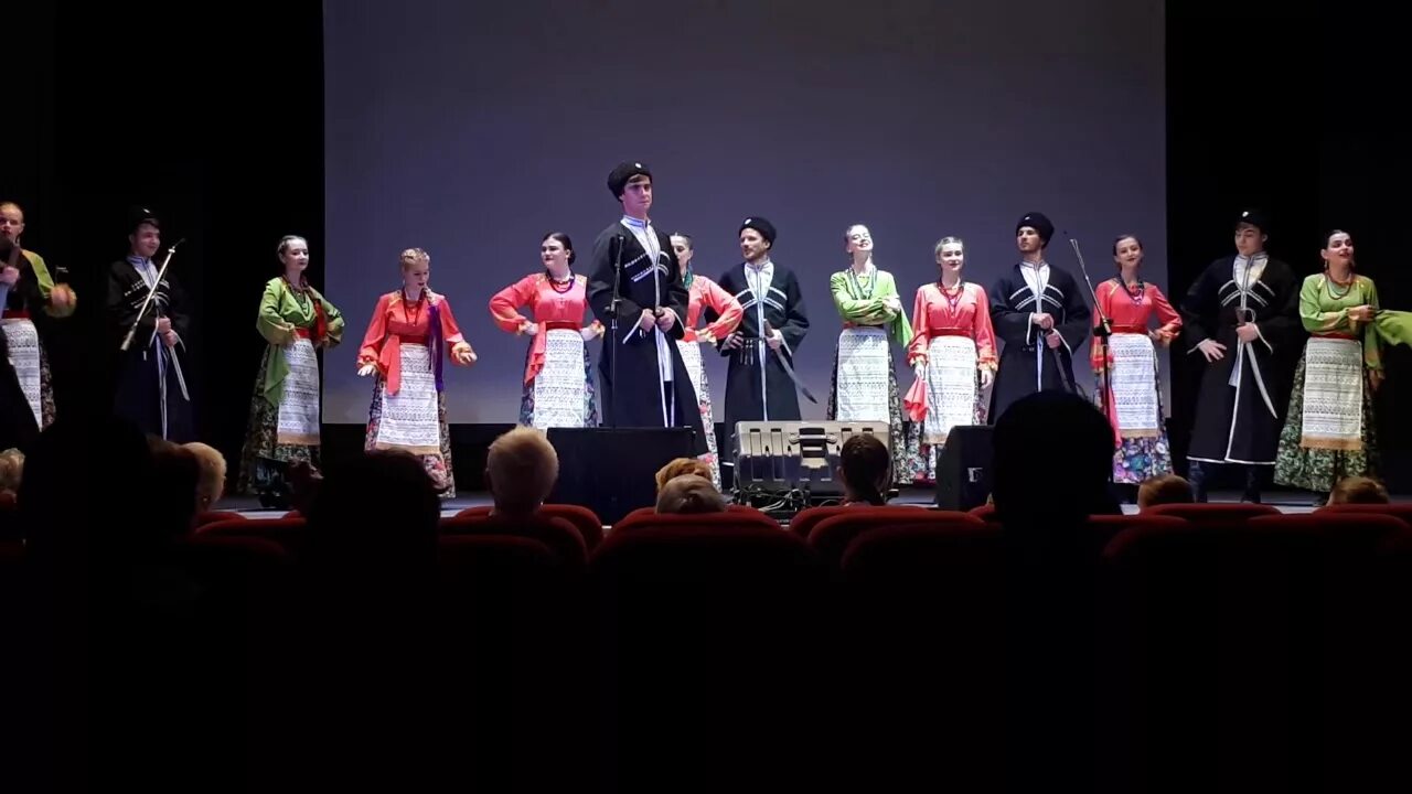 Хуторок пятигорск казачий ансамбль солисты. Хуторок ансамбль омская область. Ансамбль хуторок пятигорск. Хуторок пятигорск казачий ансамбль руководитель. Хуторок пятигорск казачий ансамбль руководитель.