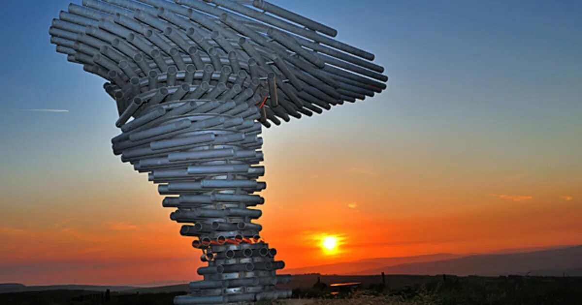 Певчее дерево. Поющее дерево в барнли. поющей скульптуры singing ringing tree. поющее дерево в англии. скульптура поющее дерево великобритания.