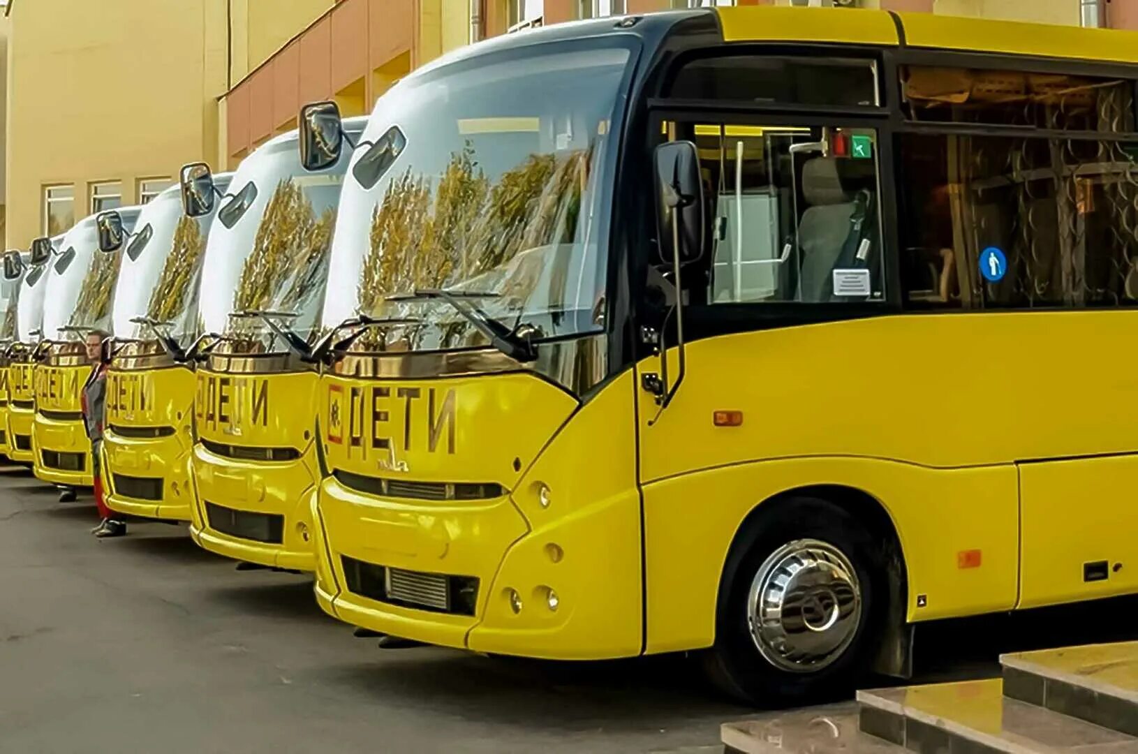 Перевозка детей. Маз 241s30 школьный. школьный автобус. школьный автобус россия. перевозка детей в автобусе.